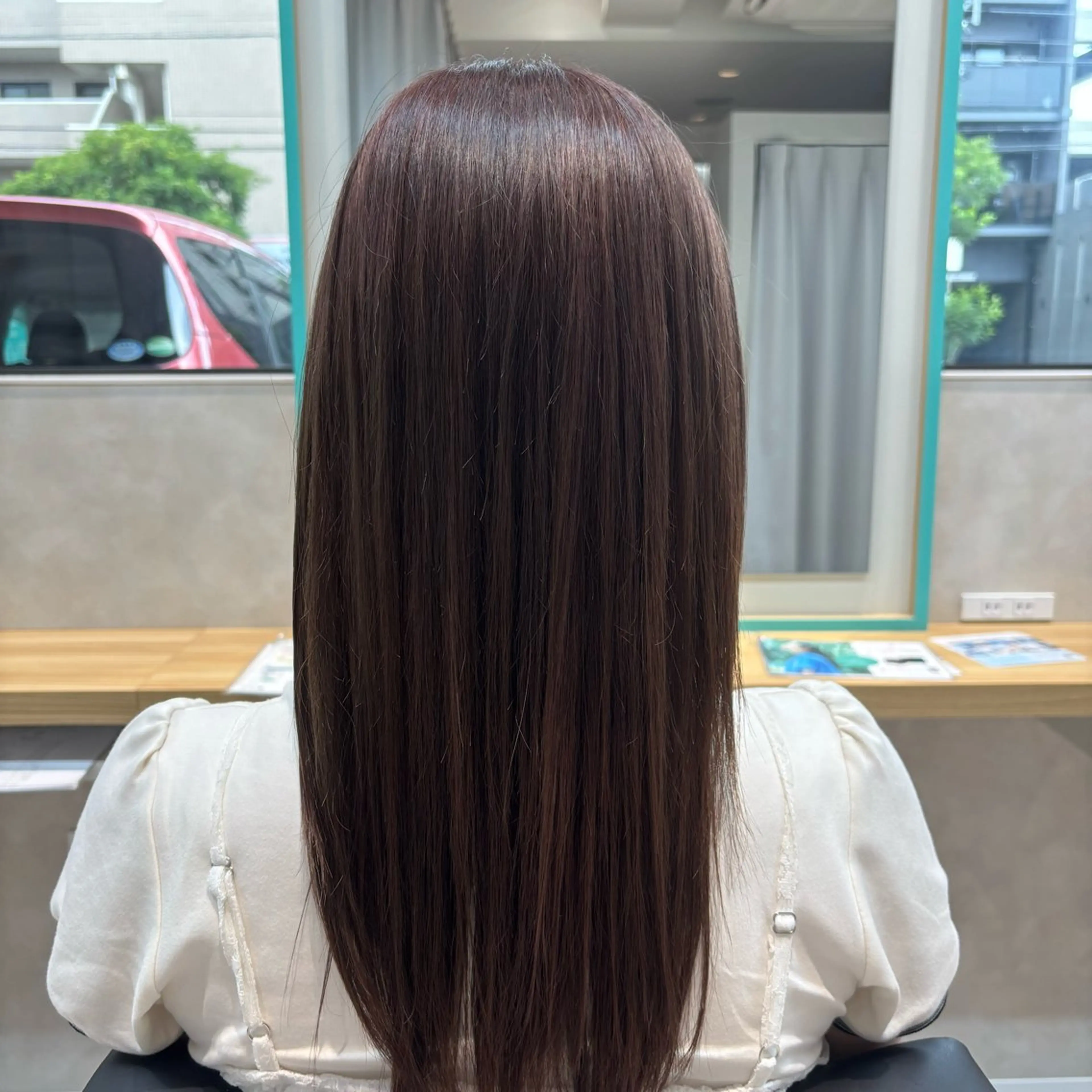 セミロング 鼎一真ハイトーン/ パーマ/何でも屋さんのヘアスタイル