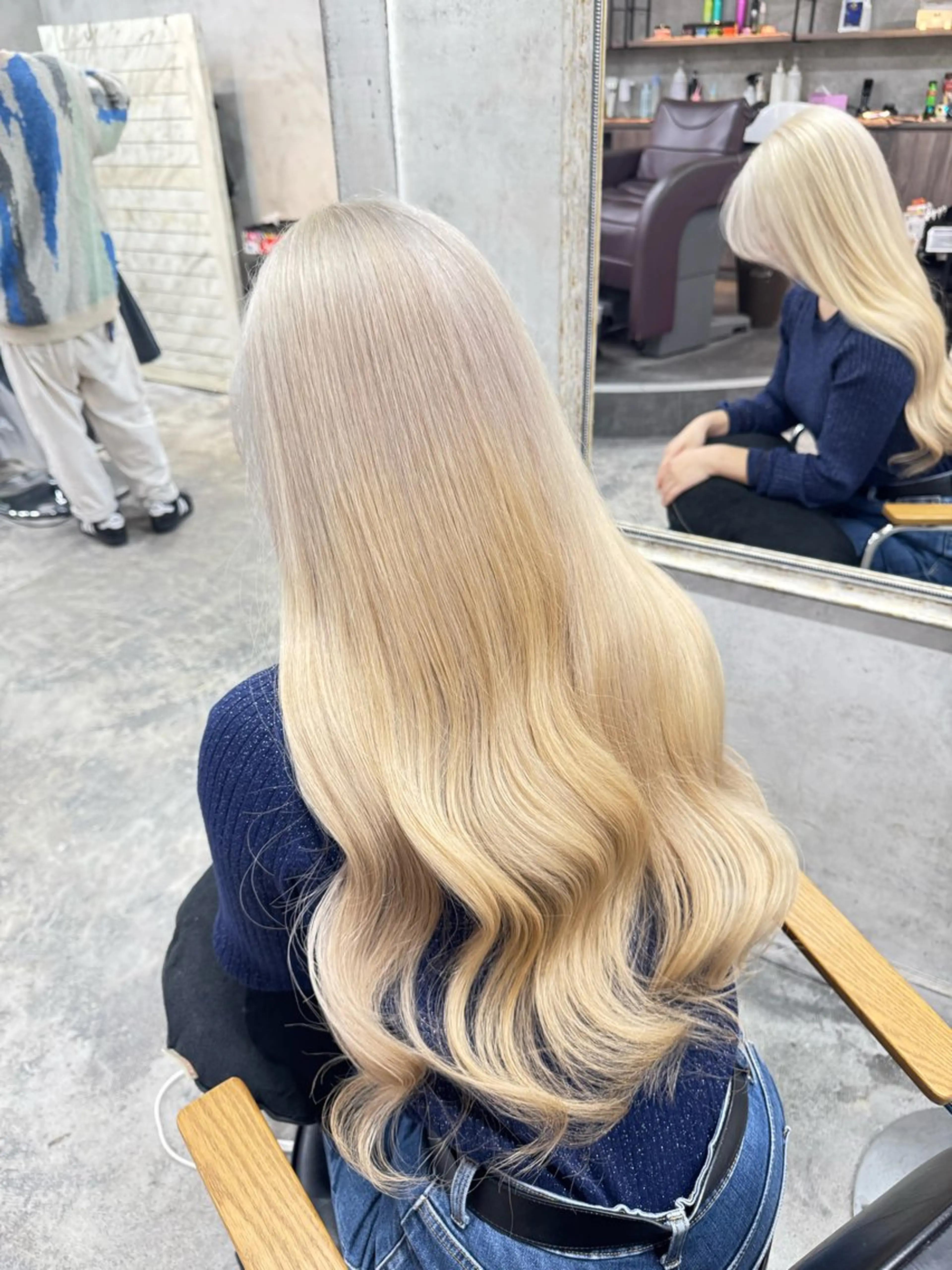 ロング 横浜🦋ハイトーン 🫐シャドウルーツのヘアスタイル