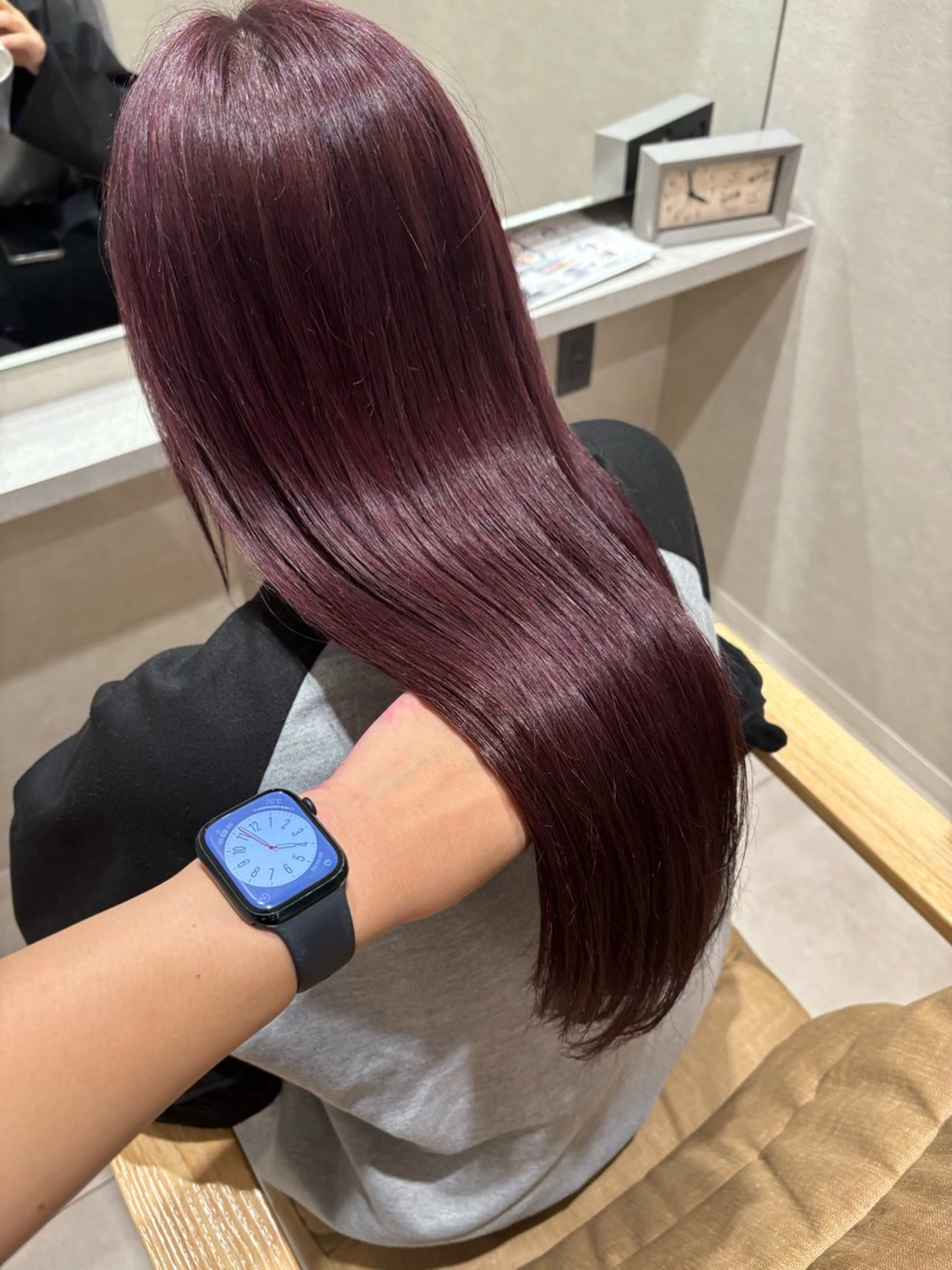 ロング カラー レッドカラー ヘアカラー トリートメント newi大分/ 磯部栞里／艶感カラーのヘアスタイル