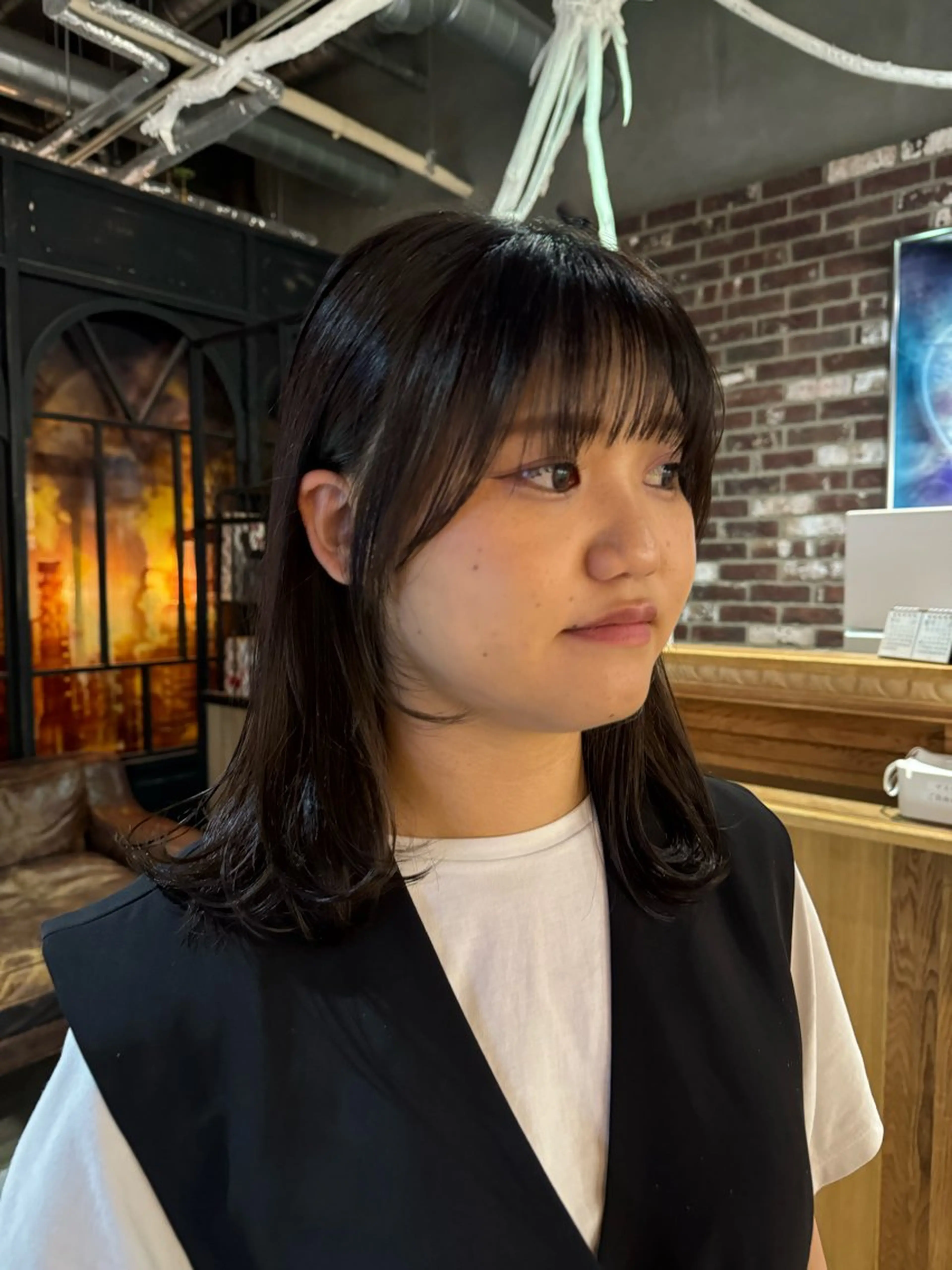 ミディアム ブリーチカラー/ブロ ンドレイヤーカットのヘアスタイル