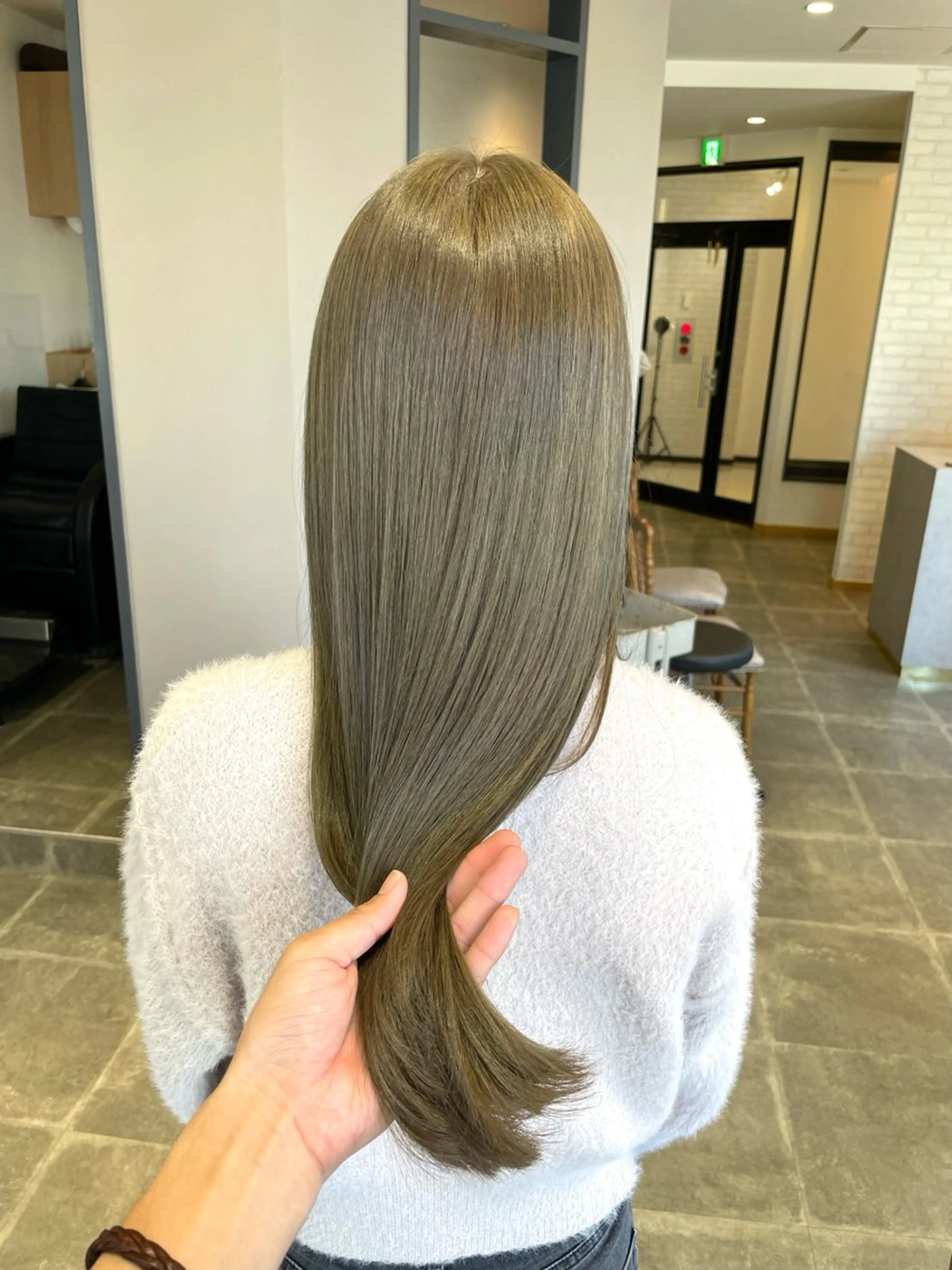 セミロング カラー カット ヘアカラー トリートメント 西村 れいのヘアスタイル