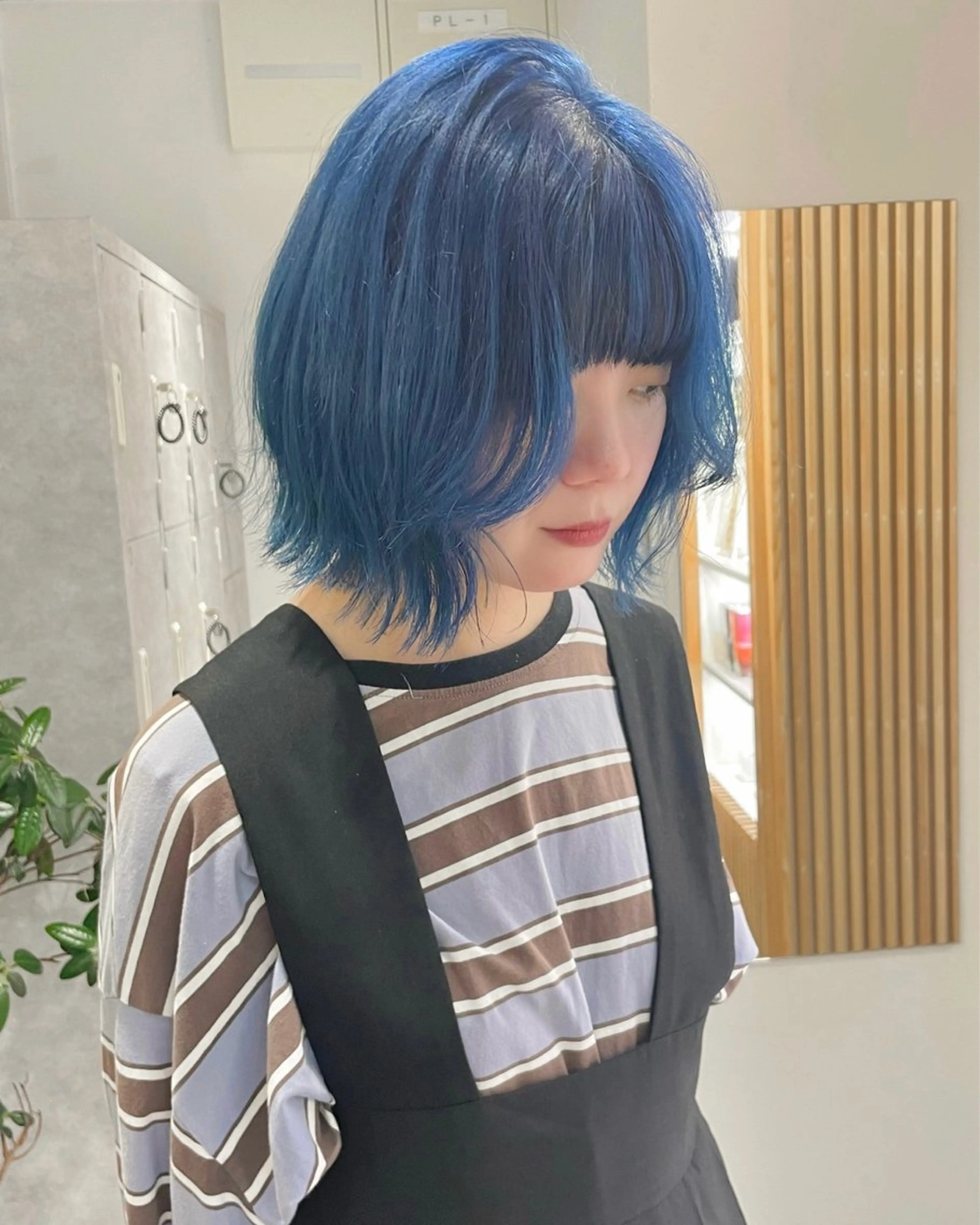 ミディアム カラー ブリーチ ブルーカラー ケアブリーチ ハイトーンカラー ボブ カット ヘアカラー トリートメント ダブルカラー,透け カラーHINARIのヘアスタイル
