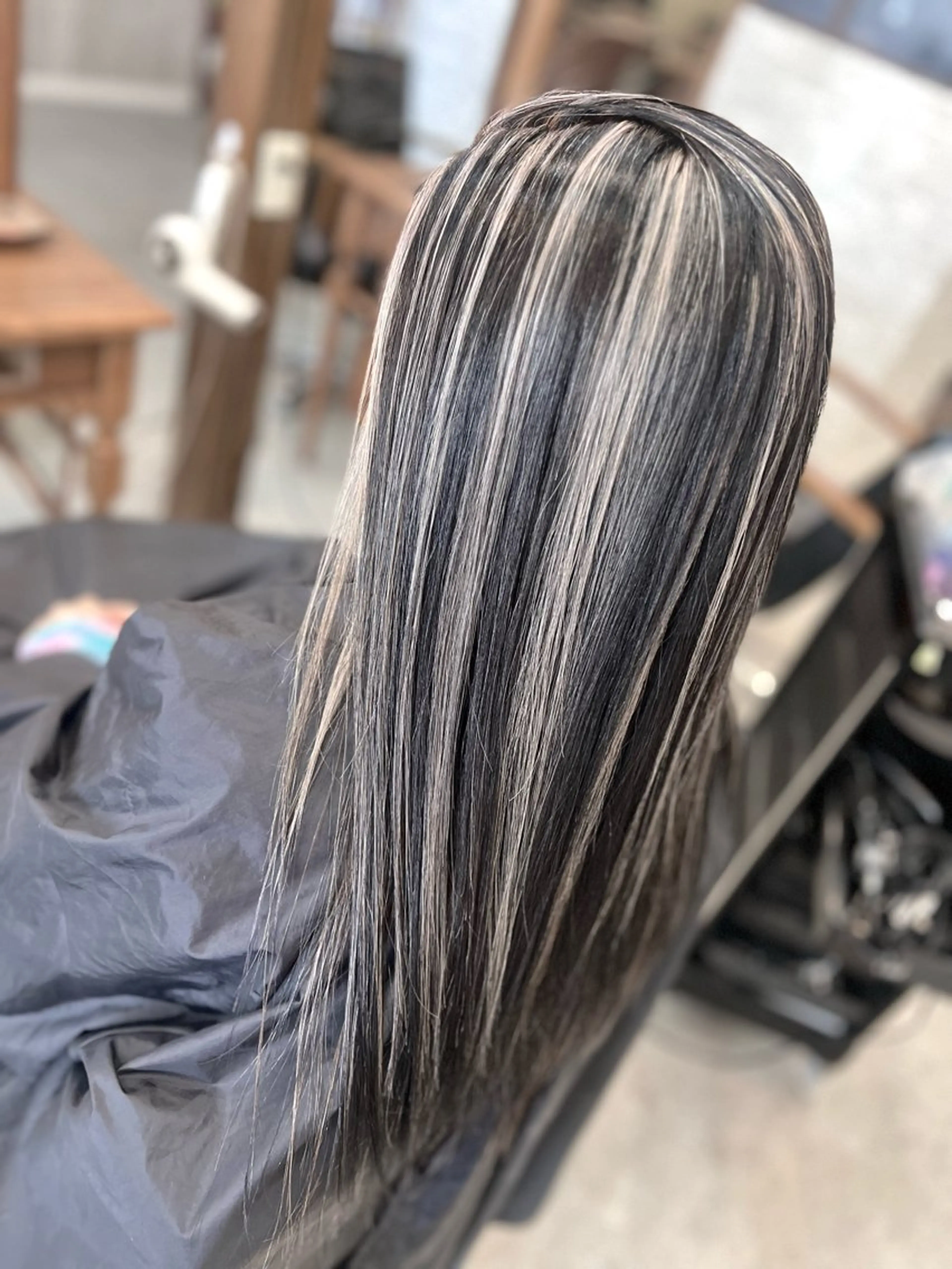 ロング カラー ベージュカラー ブリーチ ハイライトカラー ホワイトベージュ ハイライト ヘアカラー トリートメント Style Tのヘアスタイル