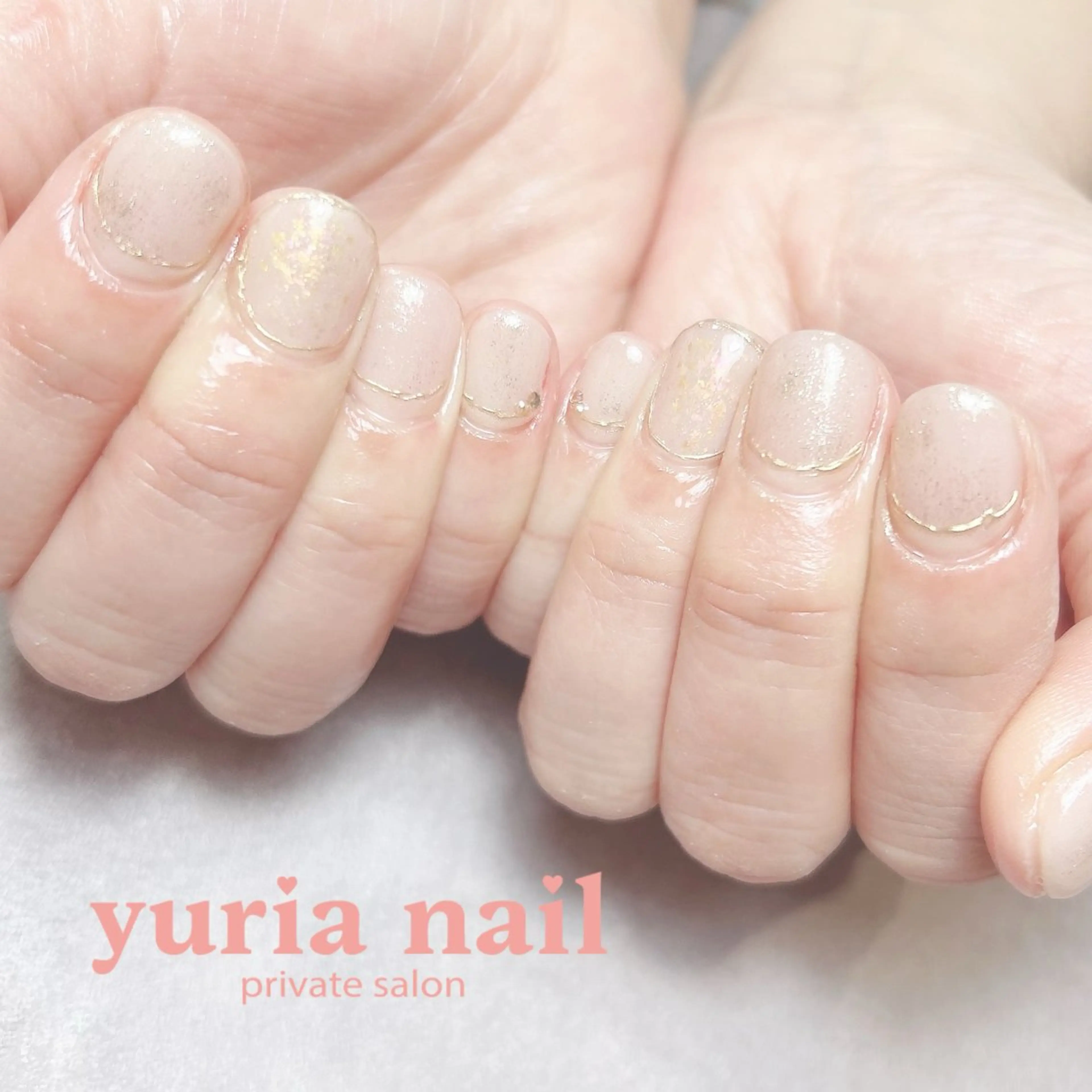 ネイル ジェルネイル ゴールド ニュアンスネイル ホワイト ハンドネイル 小林 ゆりあのネイルデザイン