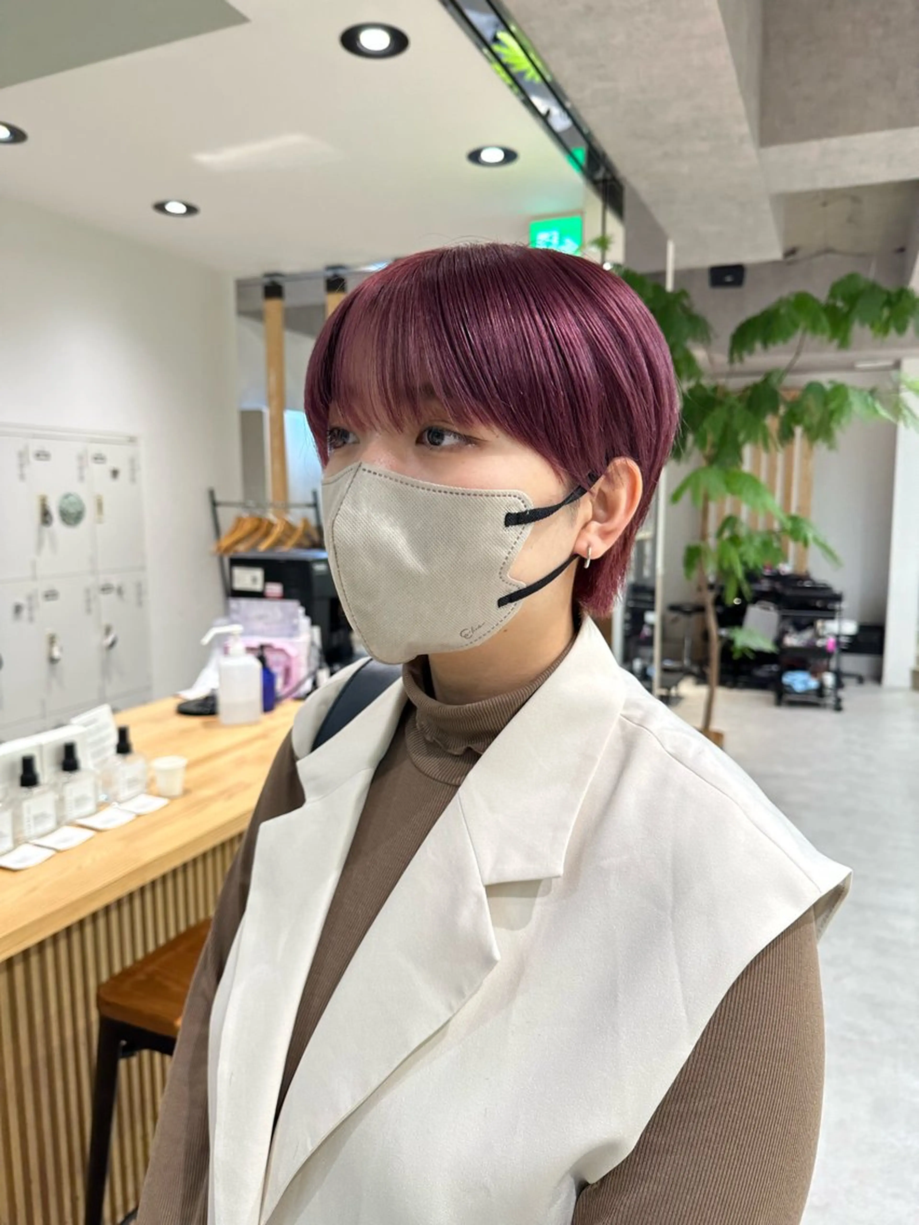 ショート カラー ヘアカラー レイヤー/顔まわり カット/地毛風カラーのヘアスタイル