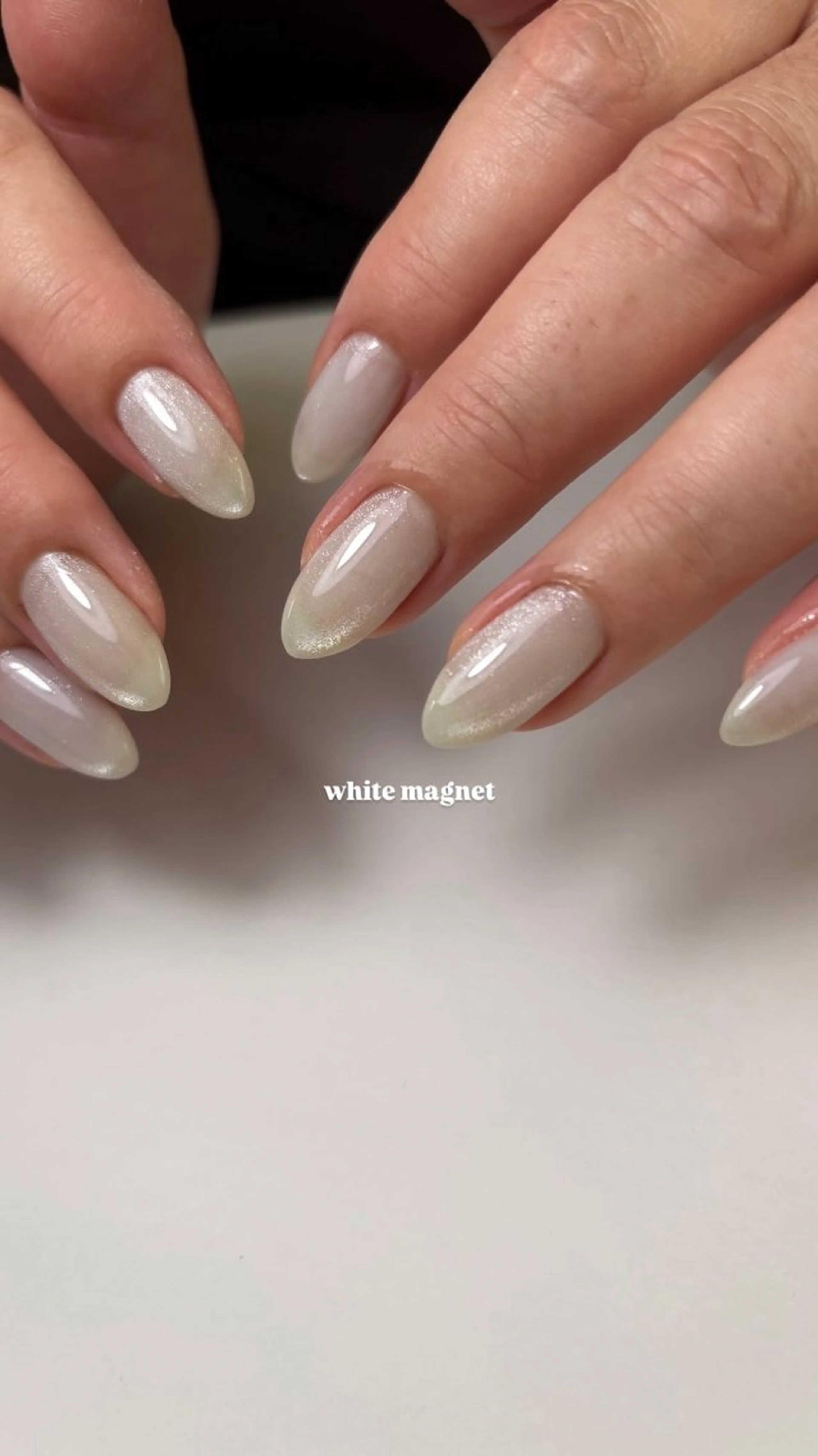 ネイル マグネットネイル ホワイト ハンドネイル is.nail 🌷sonokoのネイルデザイン
