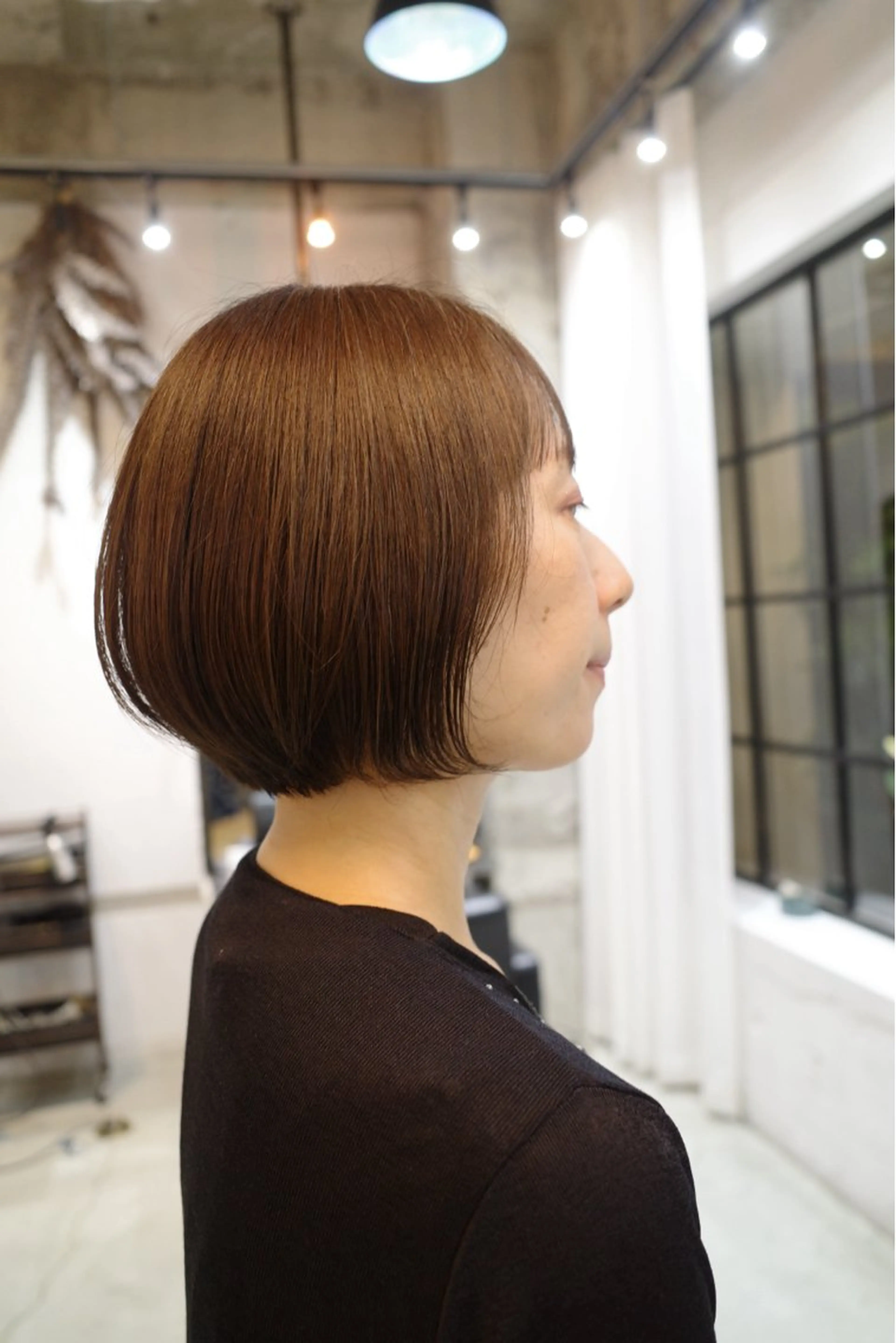 ミディアム カット ヘアカラー 大洞 ことのヘアスタイル