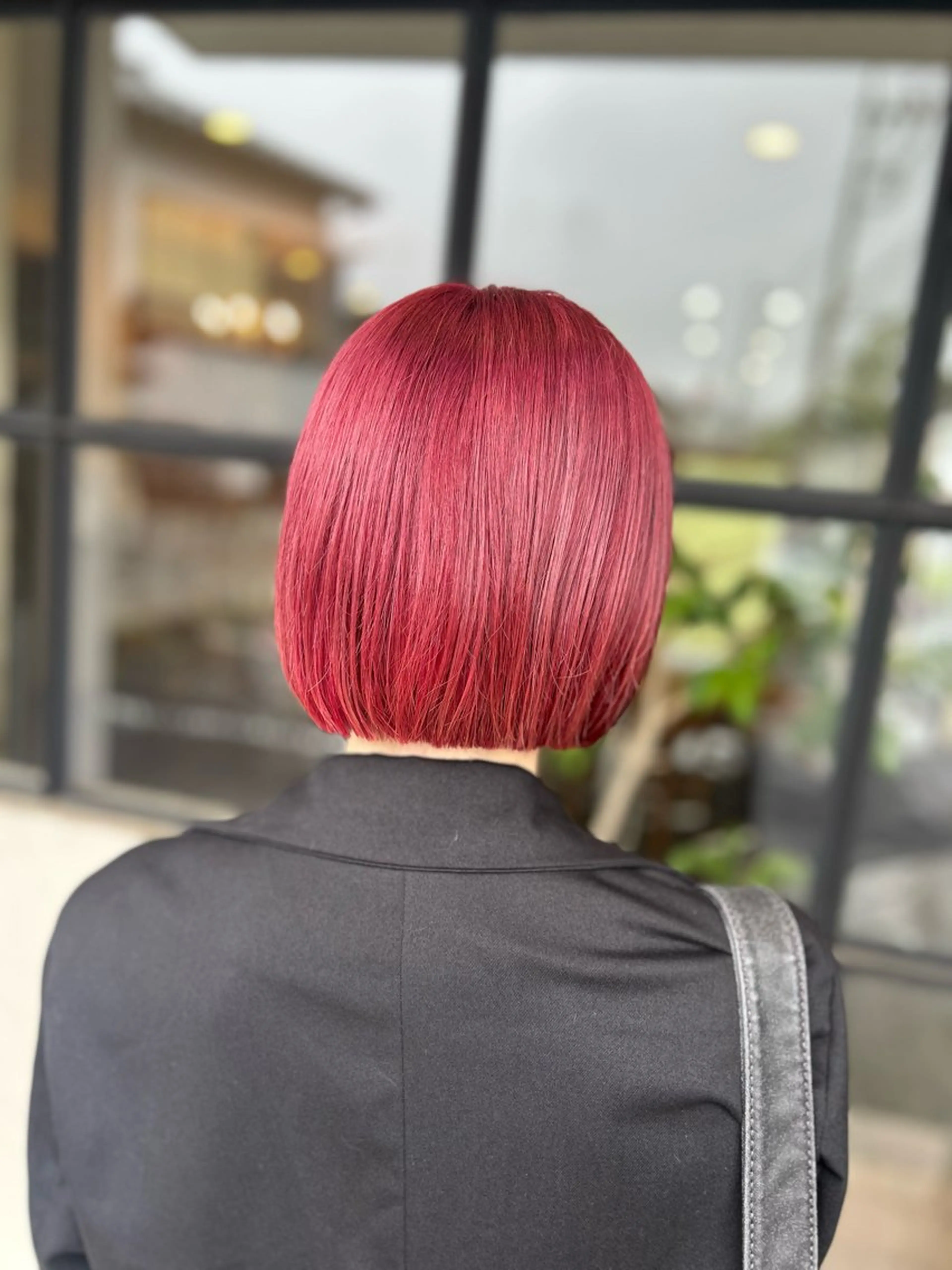 ショート カラー ブリーチ レッドカラー ボブ カット ヘアカラー 井上 花音のヘアスタイル