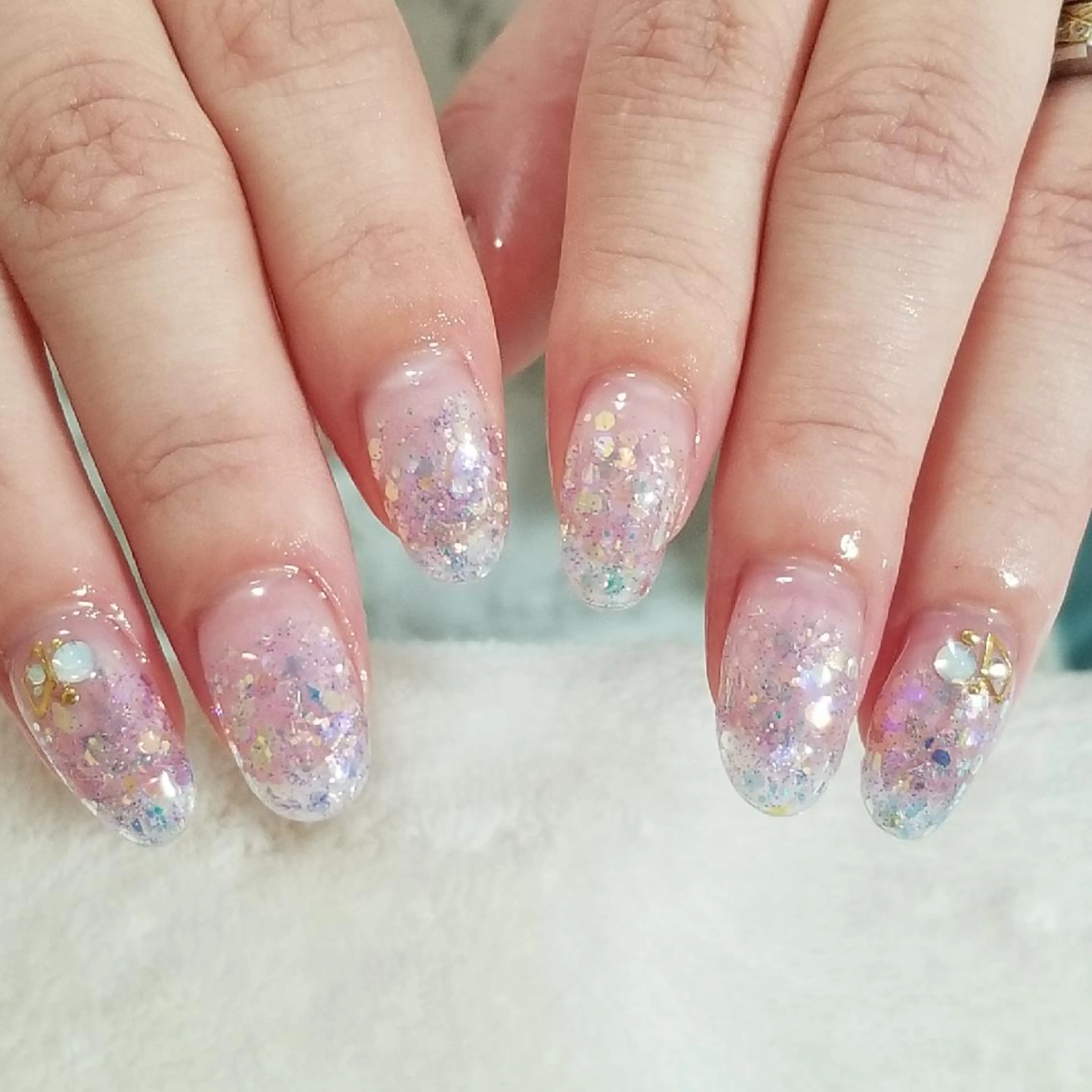 ネイル グラデーション キラキラネイル ラメ(グリッター) ラメグラデーション シンプルネイル trees_ nailのネイルデザイン