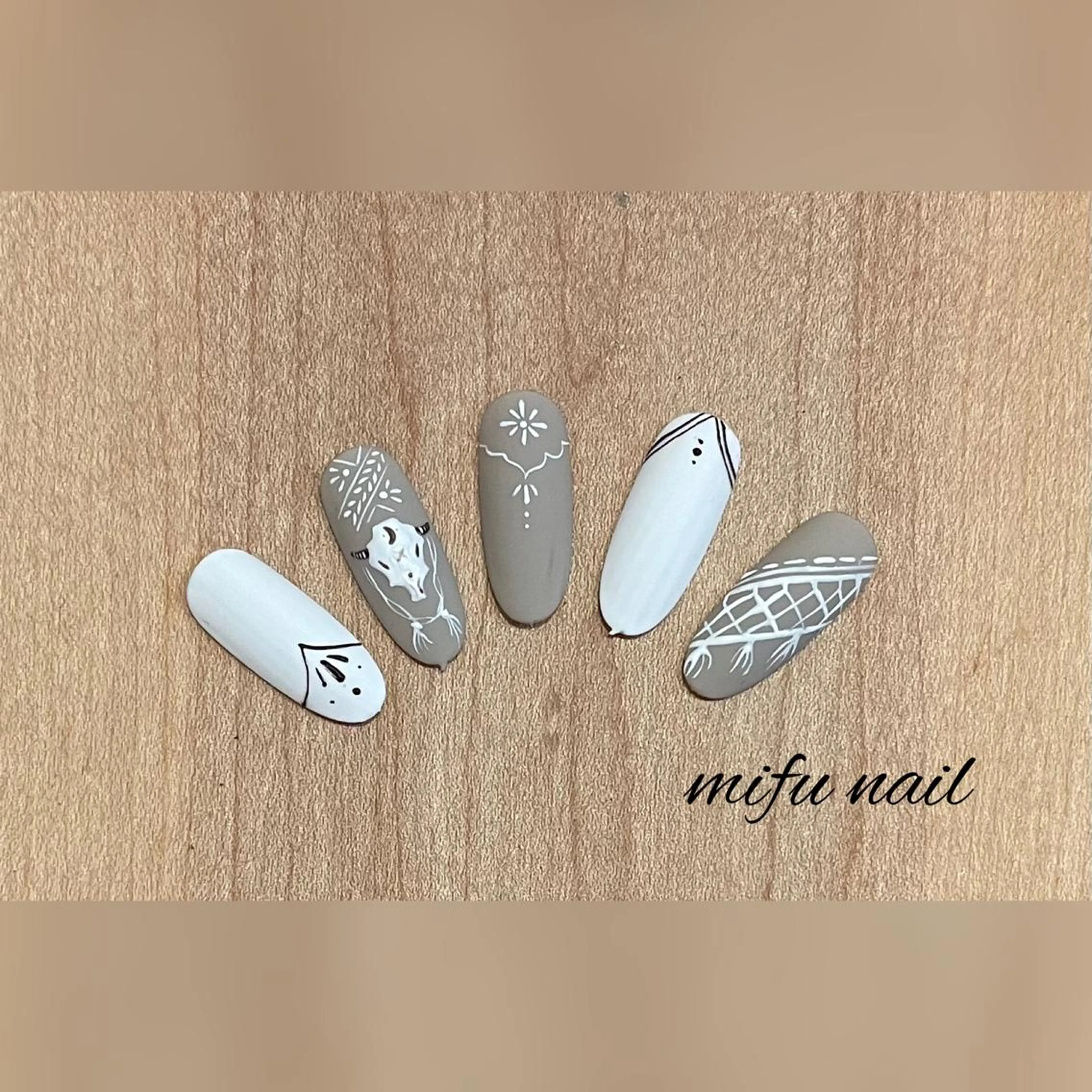 セミロング ネイル ハンドネイル ハンドケア 大田 美笛香のネイルデザイン