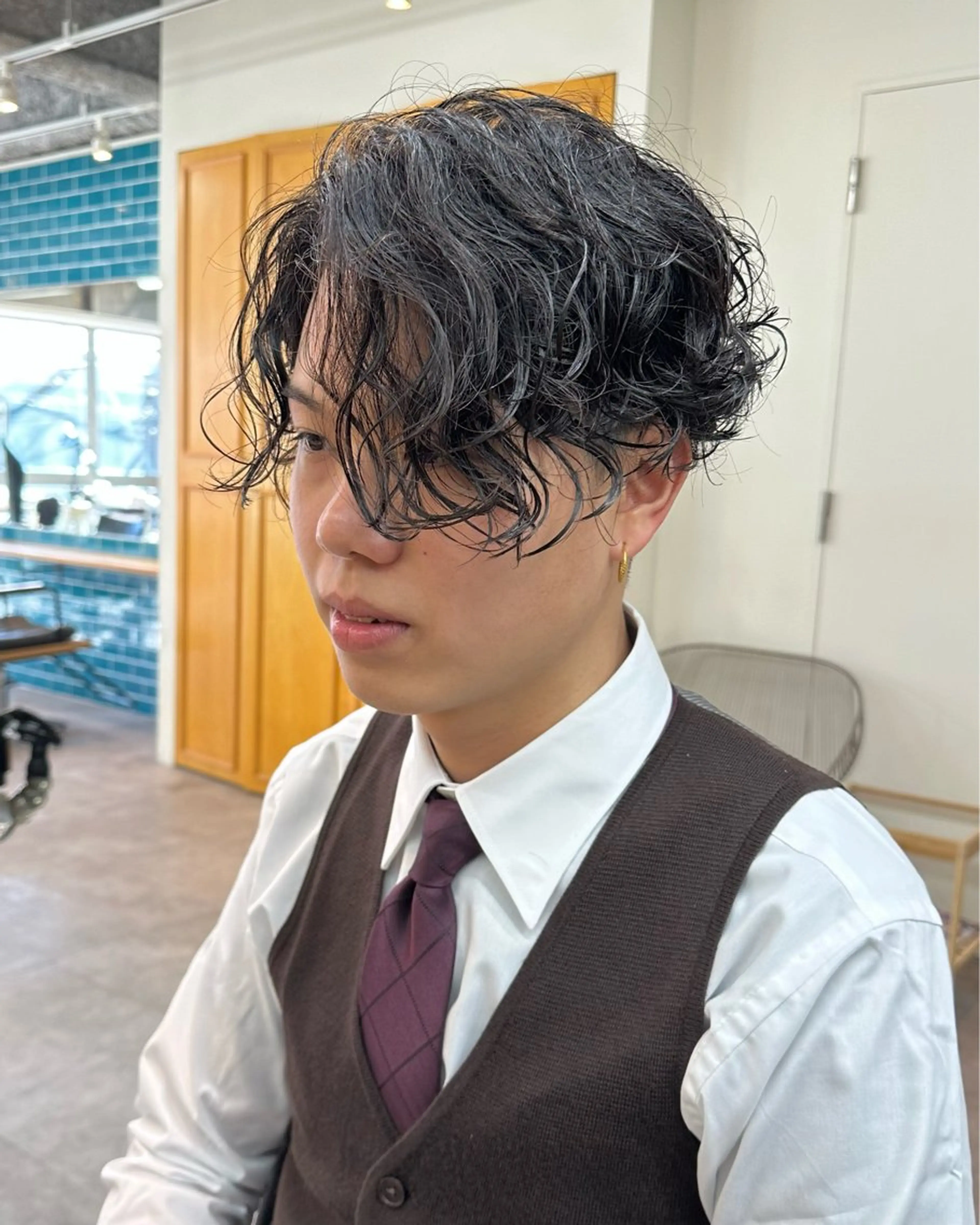 ミディアム パーマ メンズ ミディアムパーマ メンズパーマ スパイラルパーマ JINKIメンズ特化 メンズカットパーマのヘアスタイル