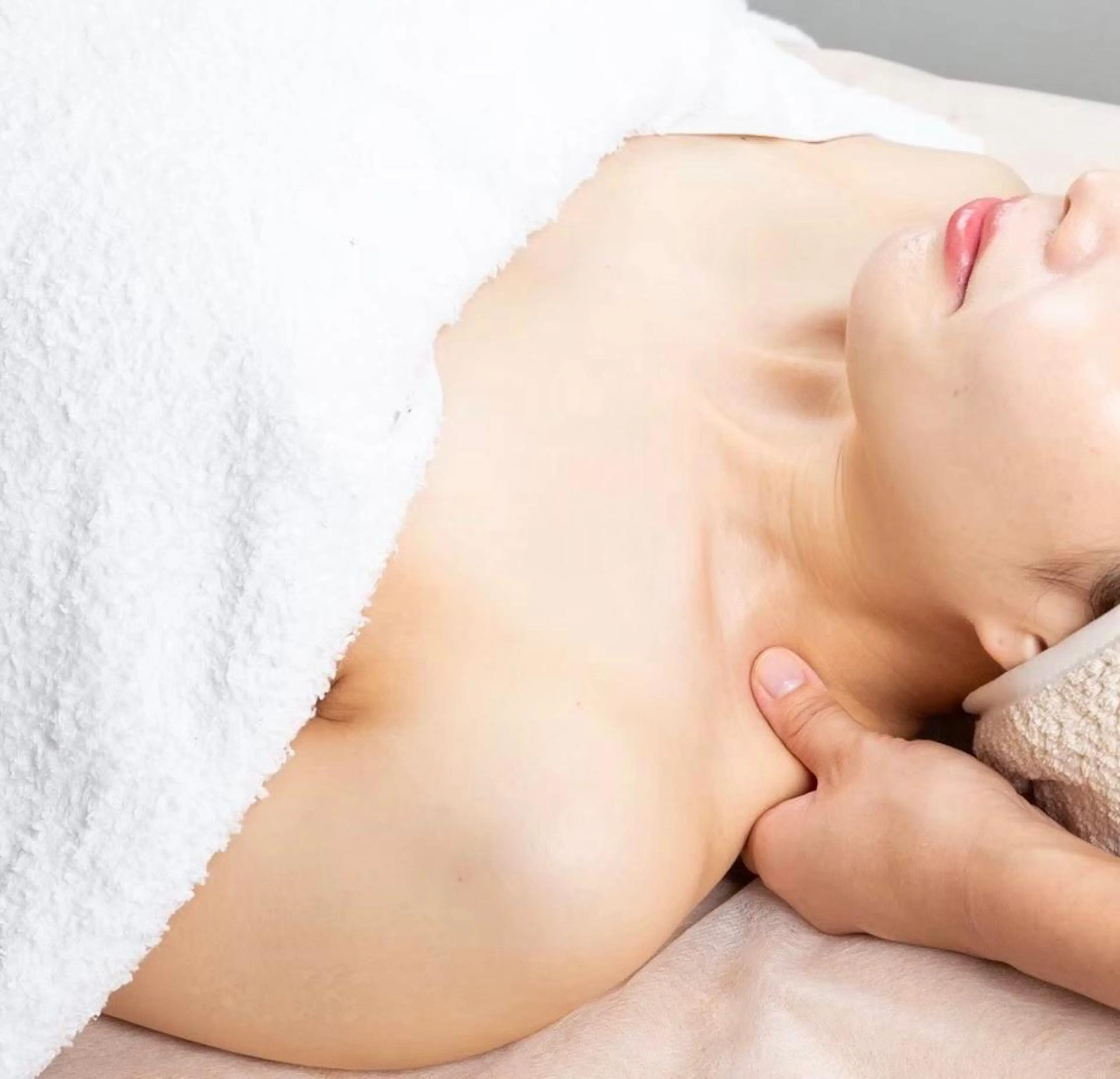 キングオブレーザー💪レーザーエステの中で断トツのトップ！寝ている間に驚きの小顔効果！BBLフェイシャル５０分ミニモ限定の写真