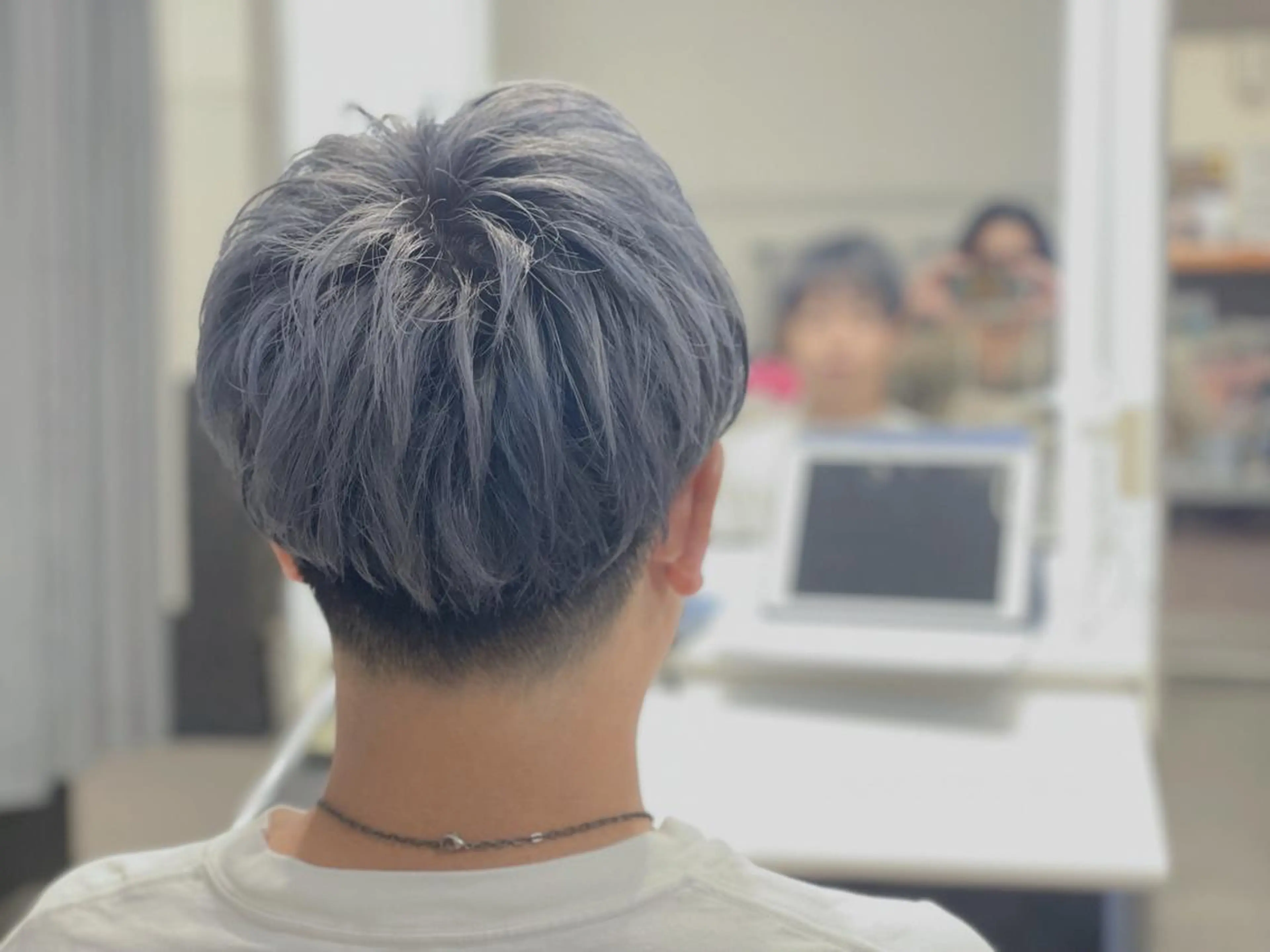 ショート カラー メンズ アッシュ シルバー シルバーアッシュ 平山 弘樹のヘアスタイル