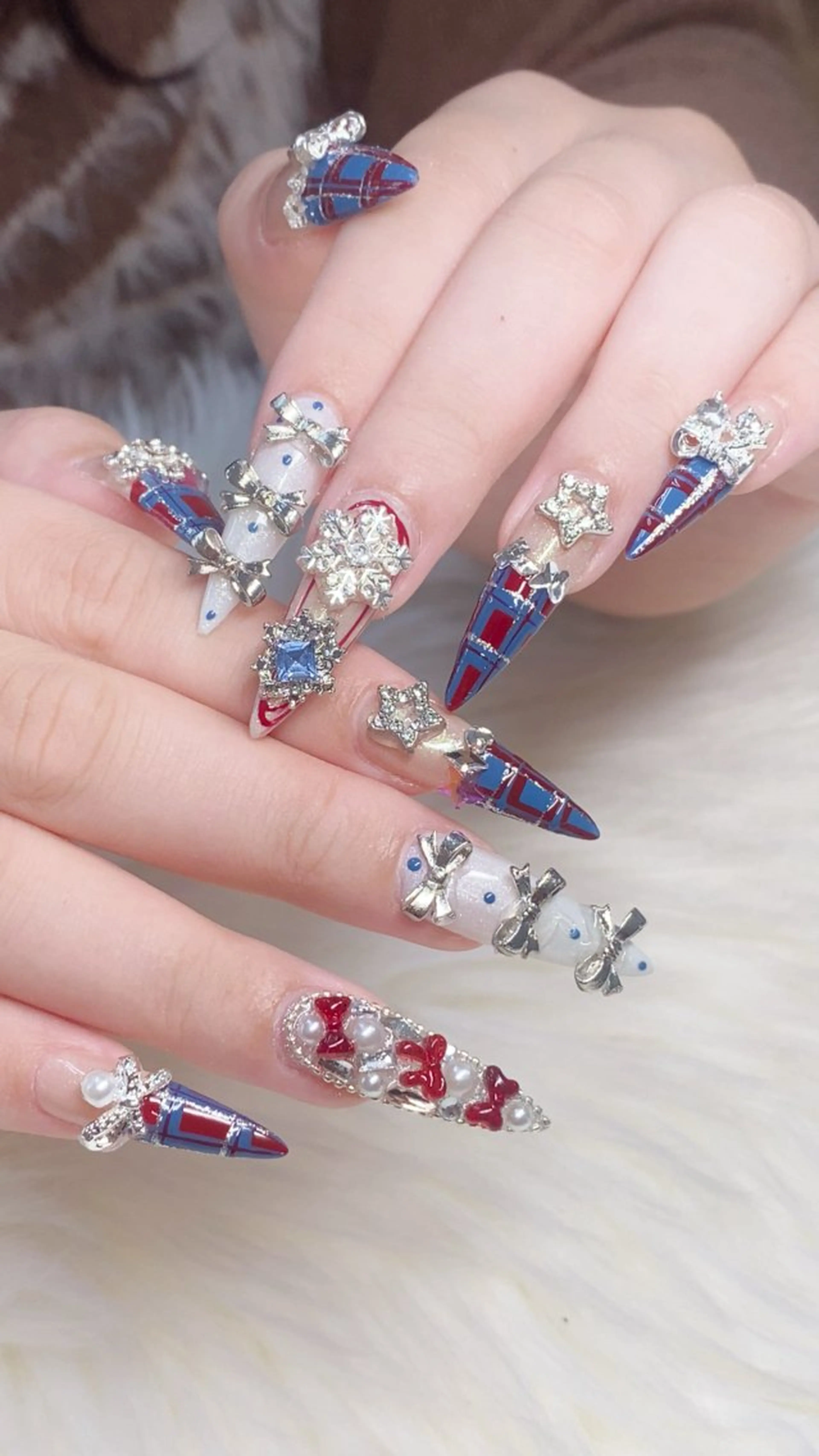 ネイル べっ甲ネイル チークネイル フラッシュネイル フレンチネイル グラデーション Nguyen thi Linhのネイルデザイン