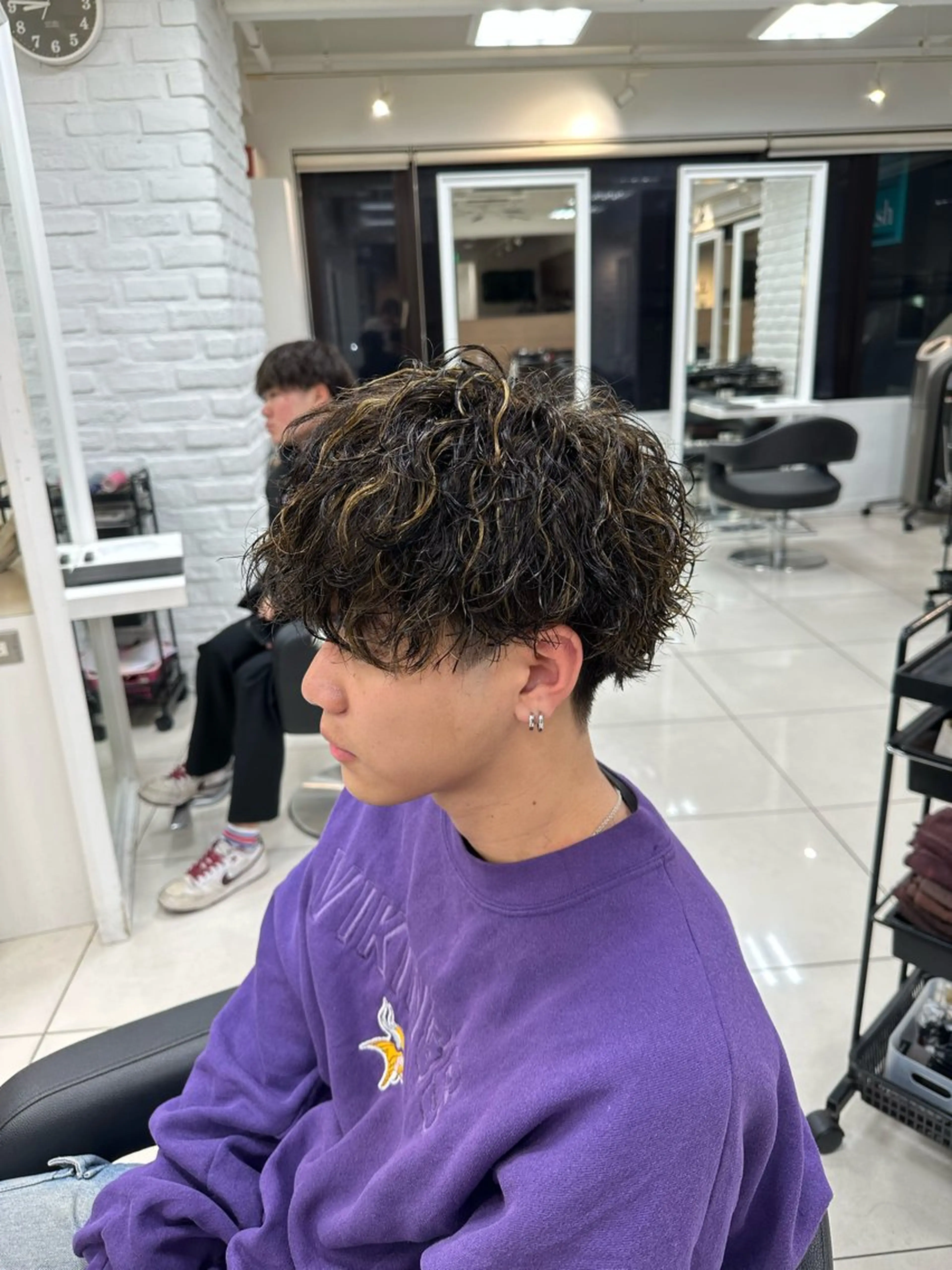 ショート カラー パーマ メンズ メンズハイライト ハイライトカラー ハイライト フェザーパーマ職人 🪶ryosukeのヘアスタイル