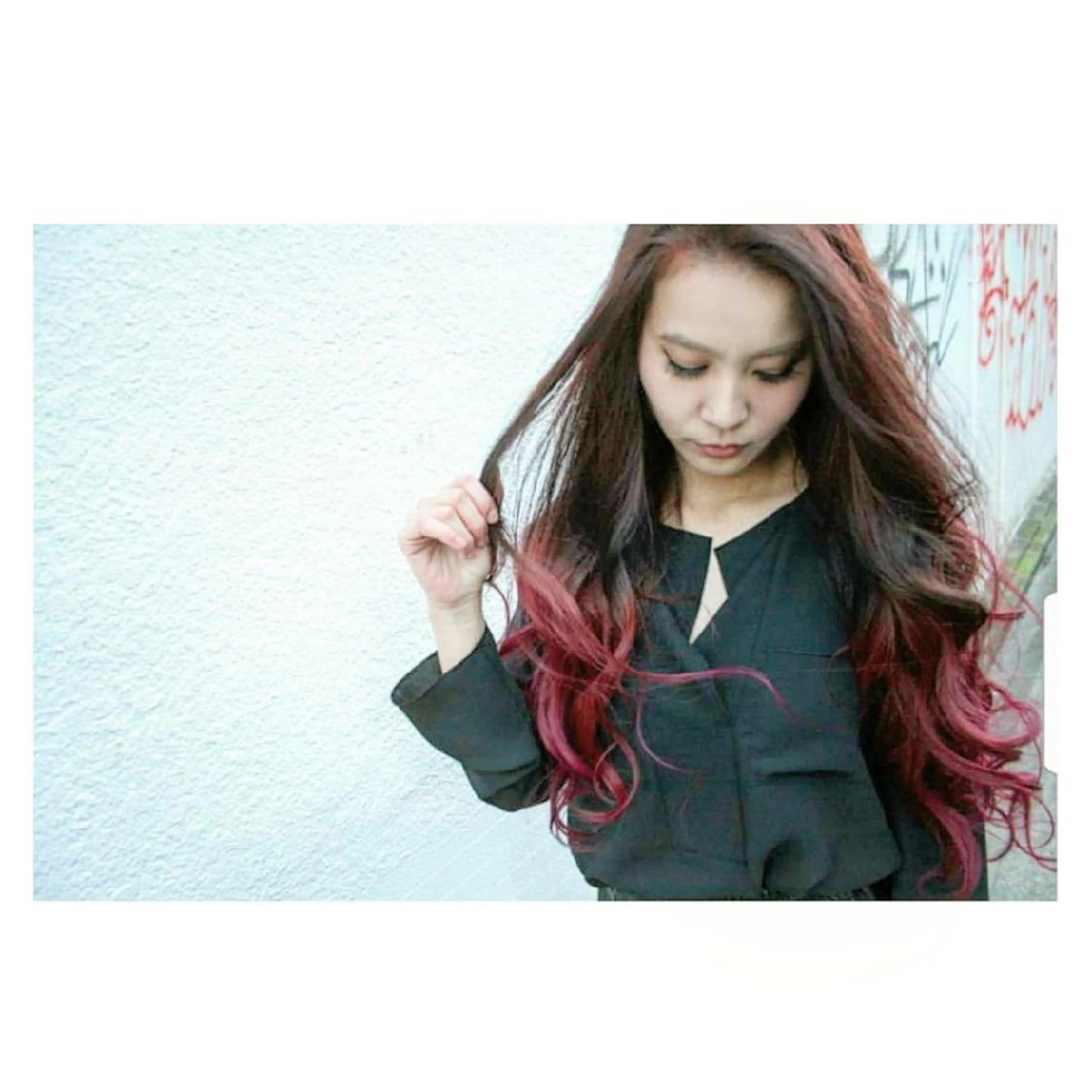 ロング カラー グラデーションカラー Luana 矢場町のヘアスタイル