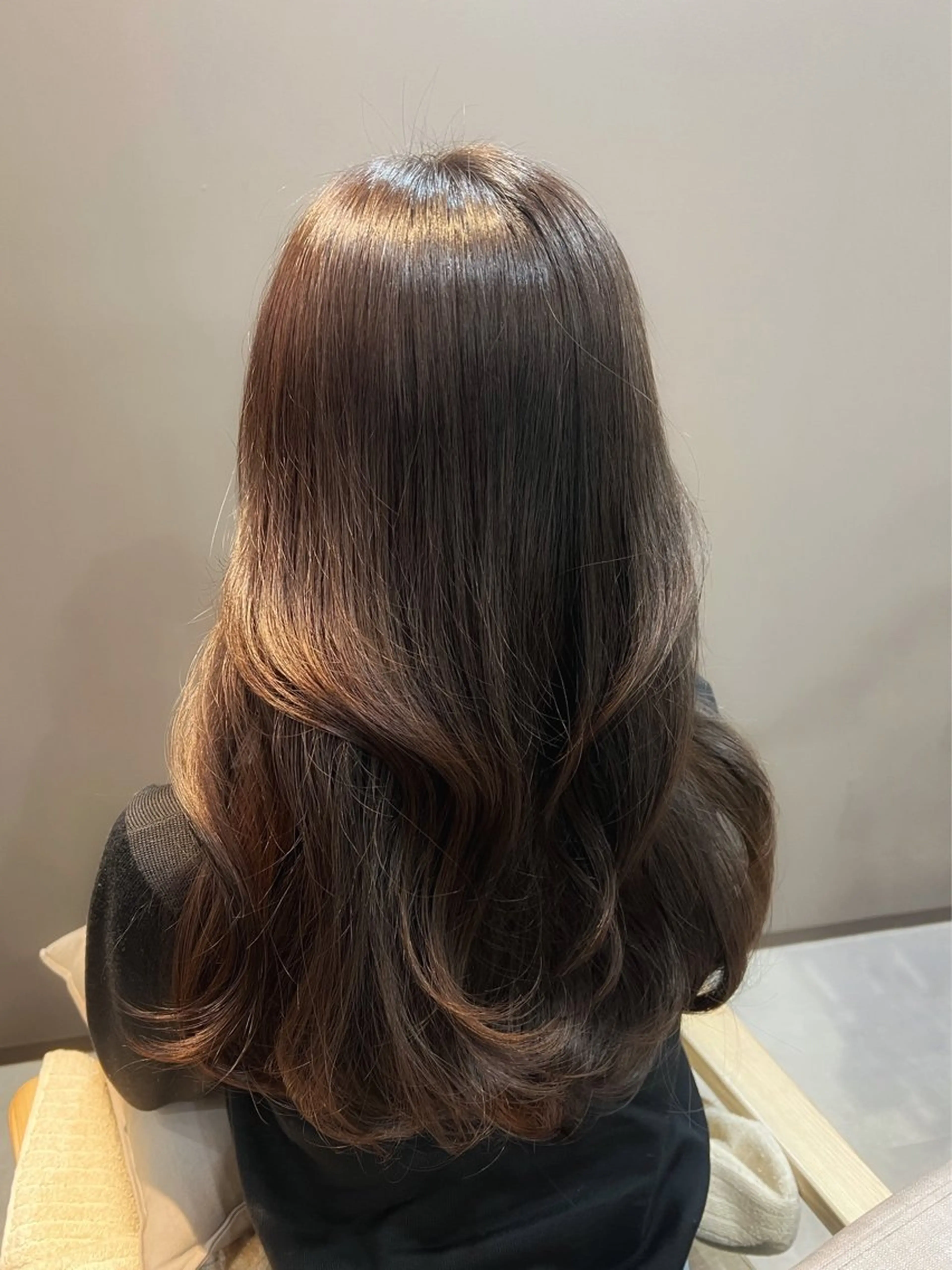 ロング カラー アッシュ ベージュカラー ブリーチ ブラウンカラー ケアカラー 中村 ひなたのヘアスタイル