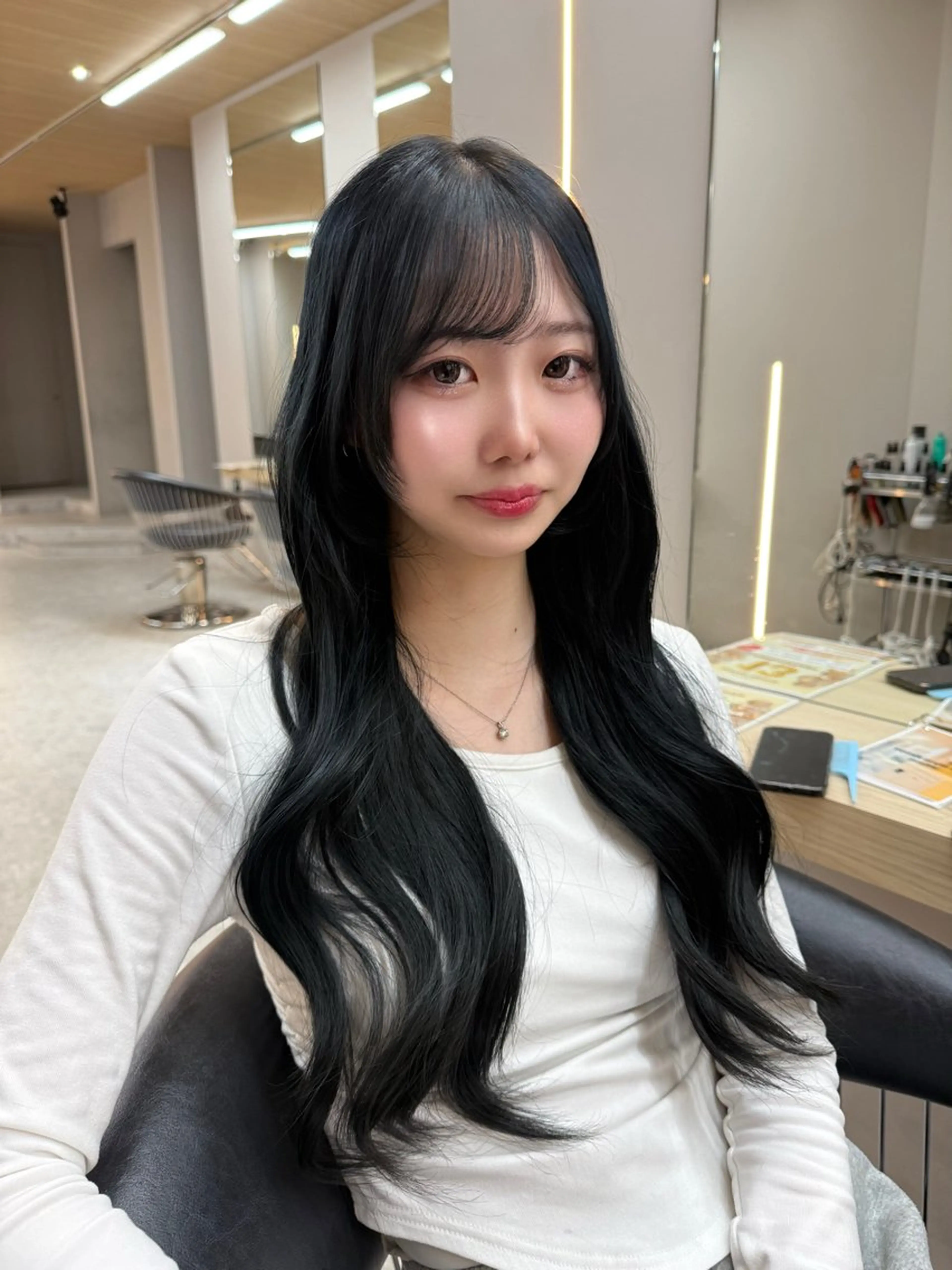 ロング カラー 黒髪 ブルーカラー ブルーブラック 韓国風ヘア 平山 翔意のヘアスタイル