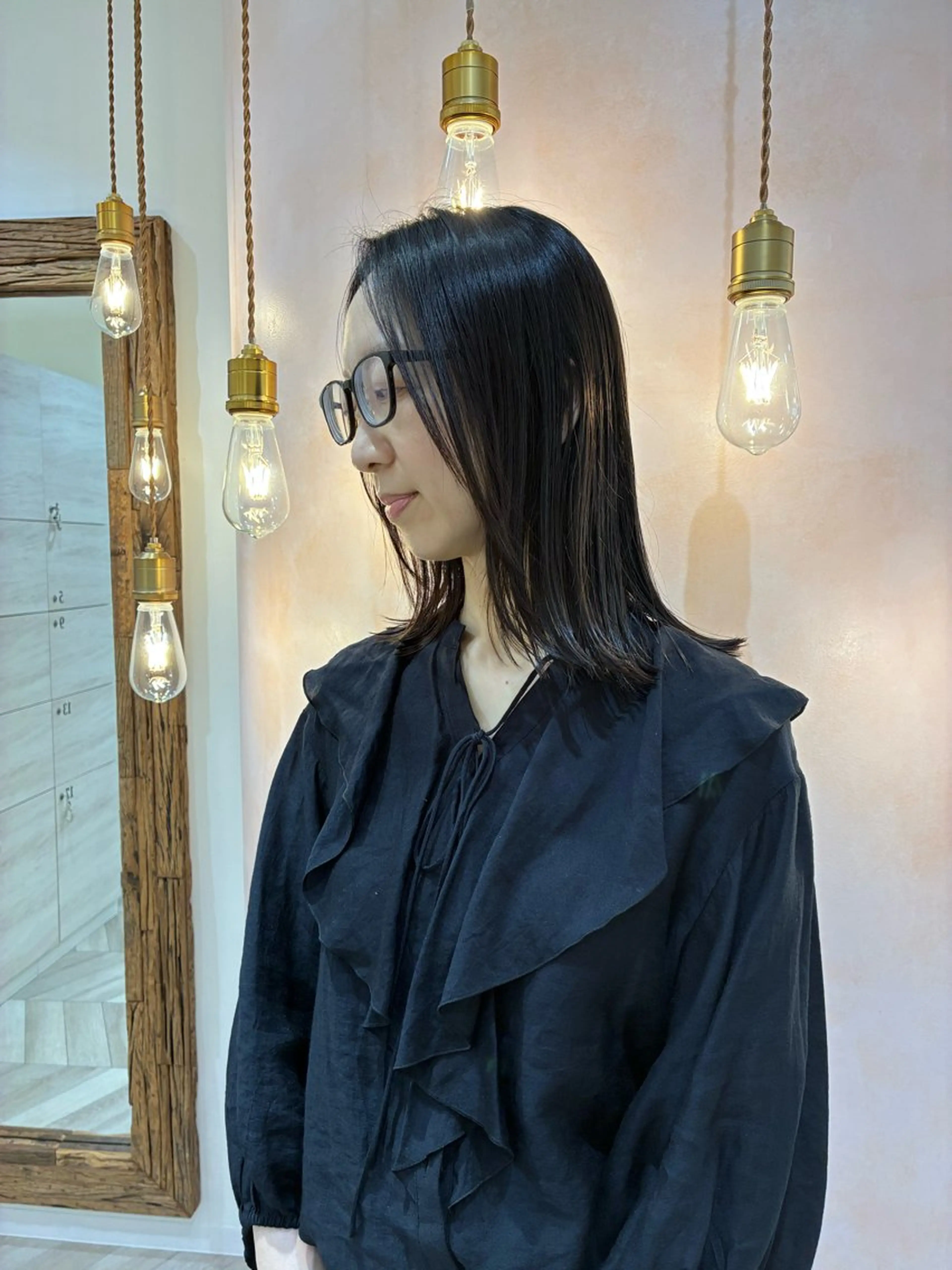 セミロング 縮毛矯正 甲斐 美月のヘアスタイル