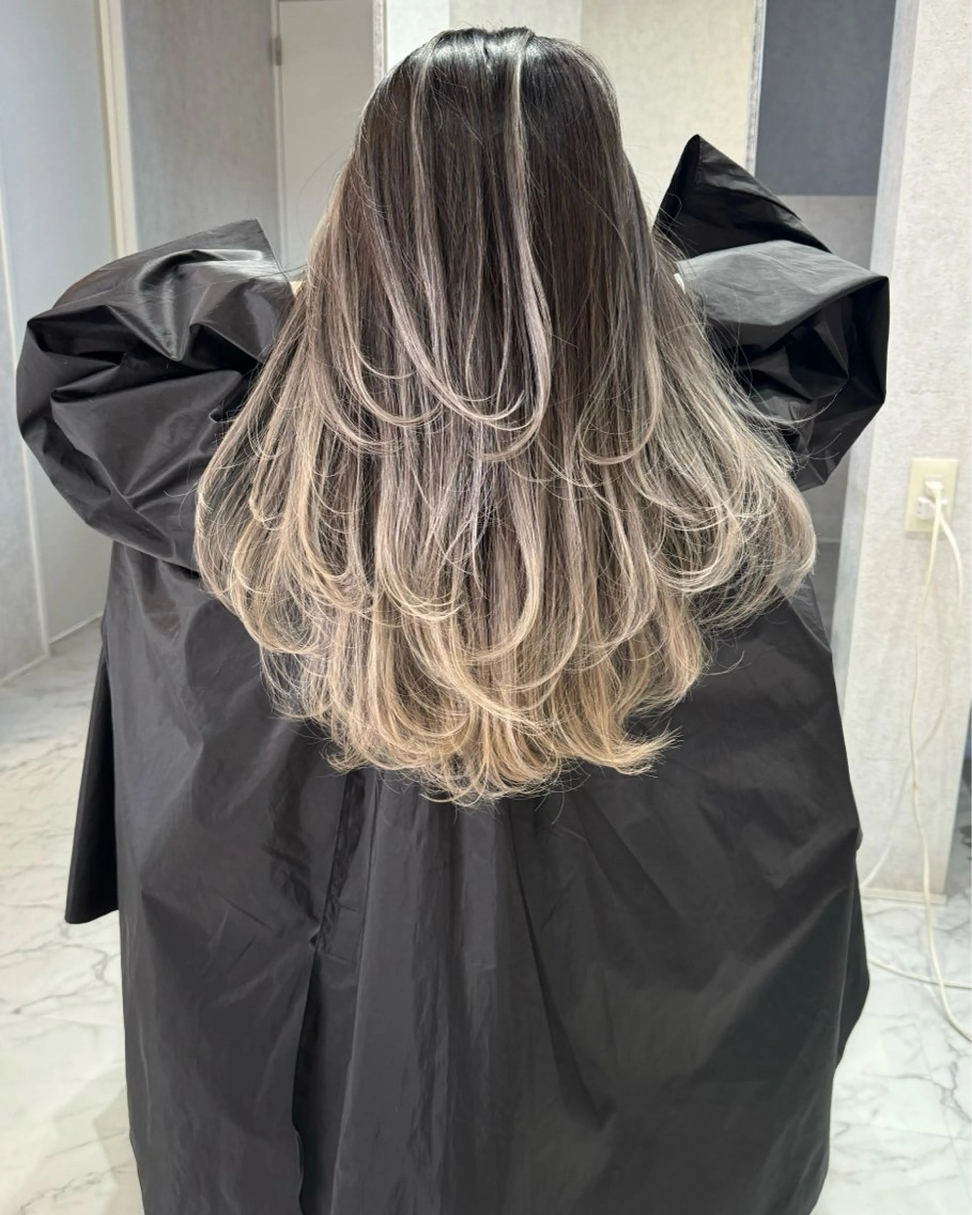 セミロング カラー ヘアアレンジ バレイヤージュ ブリーチ ダブルカラー ハイライトカラー ハイトーンカラー カット ヘアカラー トリートメント アンドウ ユウ/ レイヤーカット/韓国のヘアスタイル