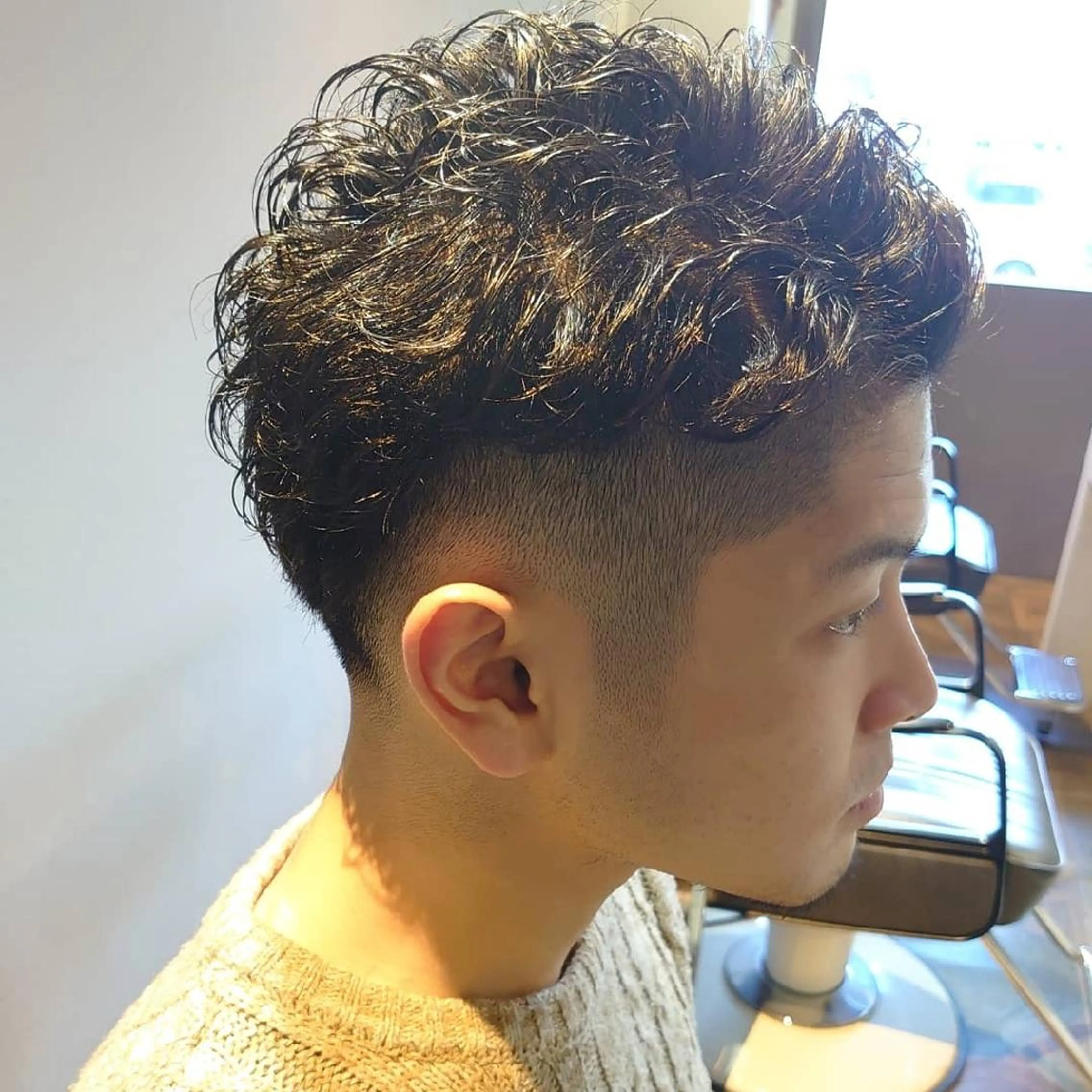 ショート パーマ メンズ フェードカット メンズパーマ 川端 智治のヘアスタイル