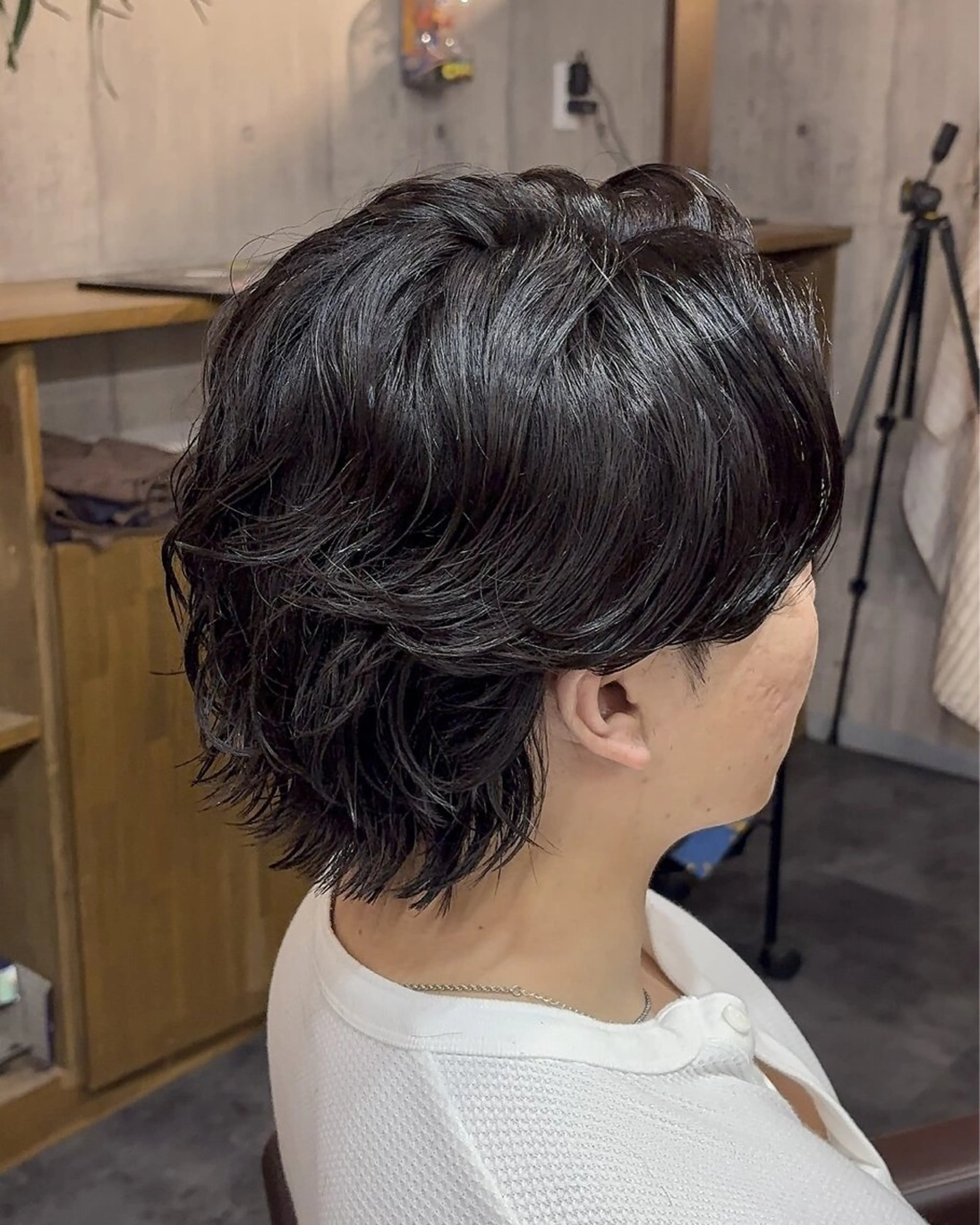 ミディアム パーマ メンズ 三谷 仁のヘアスタイル
