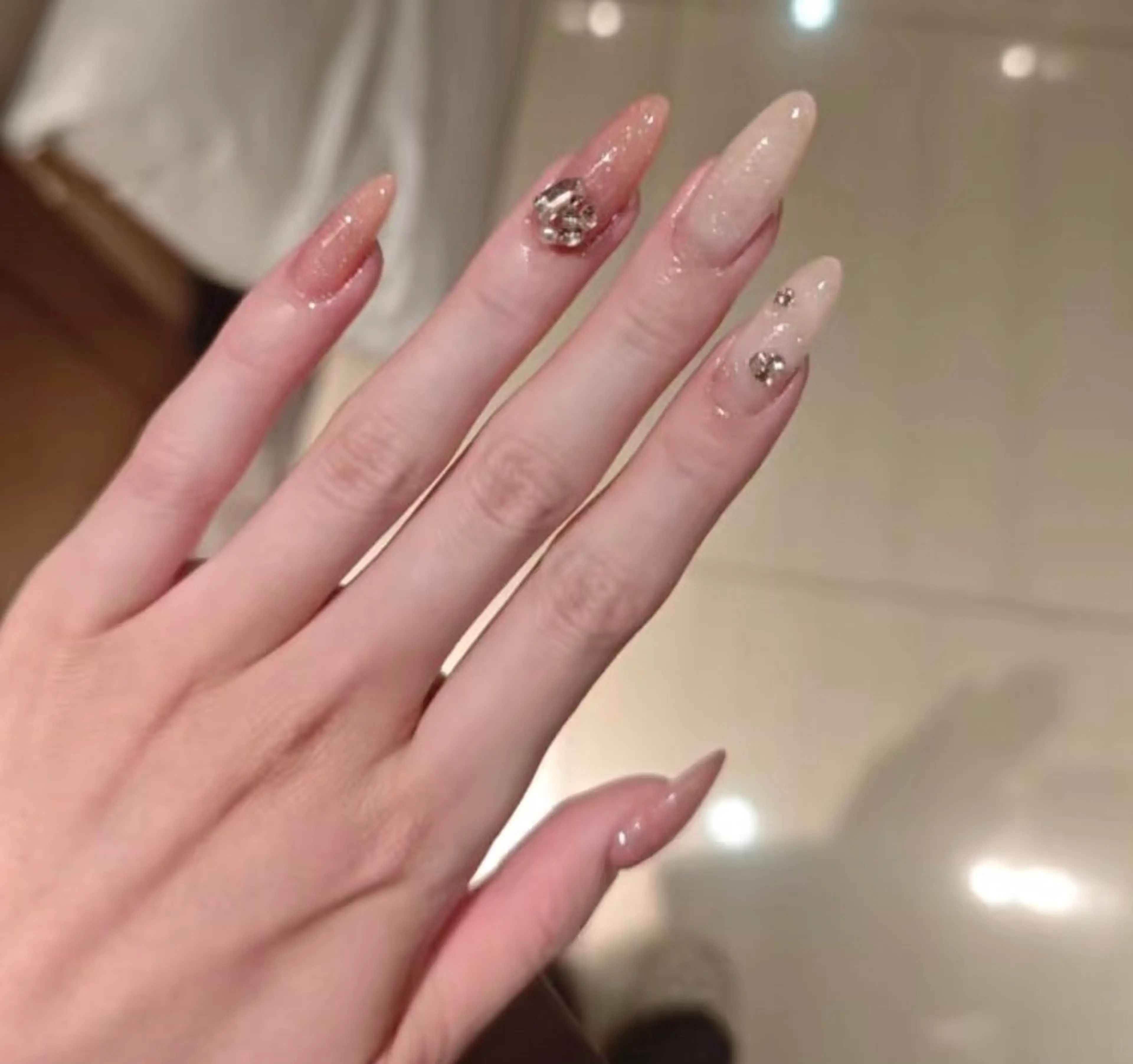 ネイル チークネイル フレンチネイル ジェルネイル ガーリー キラキラネイル ハンドネイル 高橋 雪のネイルデザイン