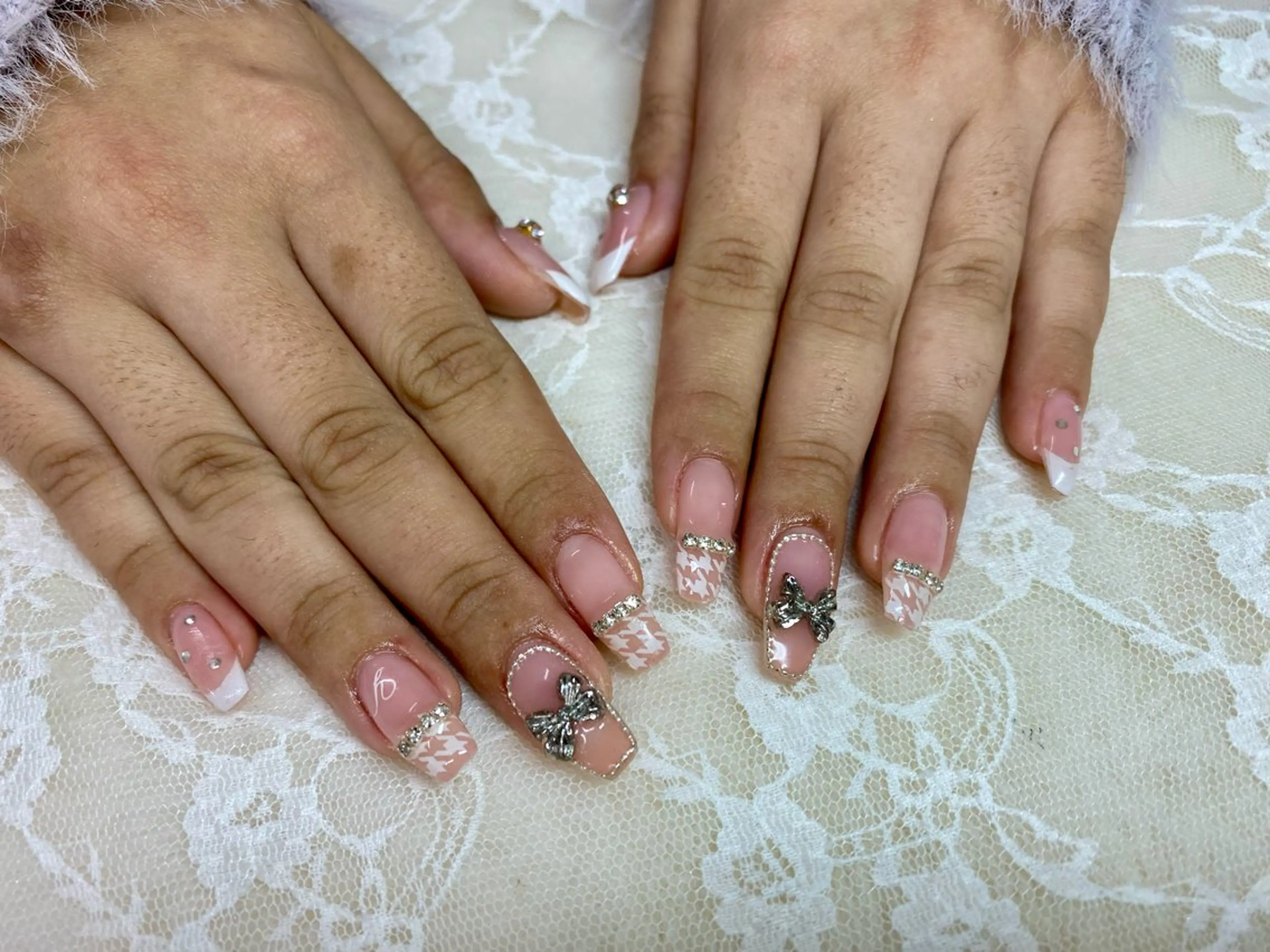 ネイル ストーンネイル ワンホンネイル ハンドネイル ハンドケア 心斎橋Salon Epokkuのネイルデザイン