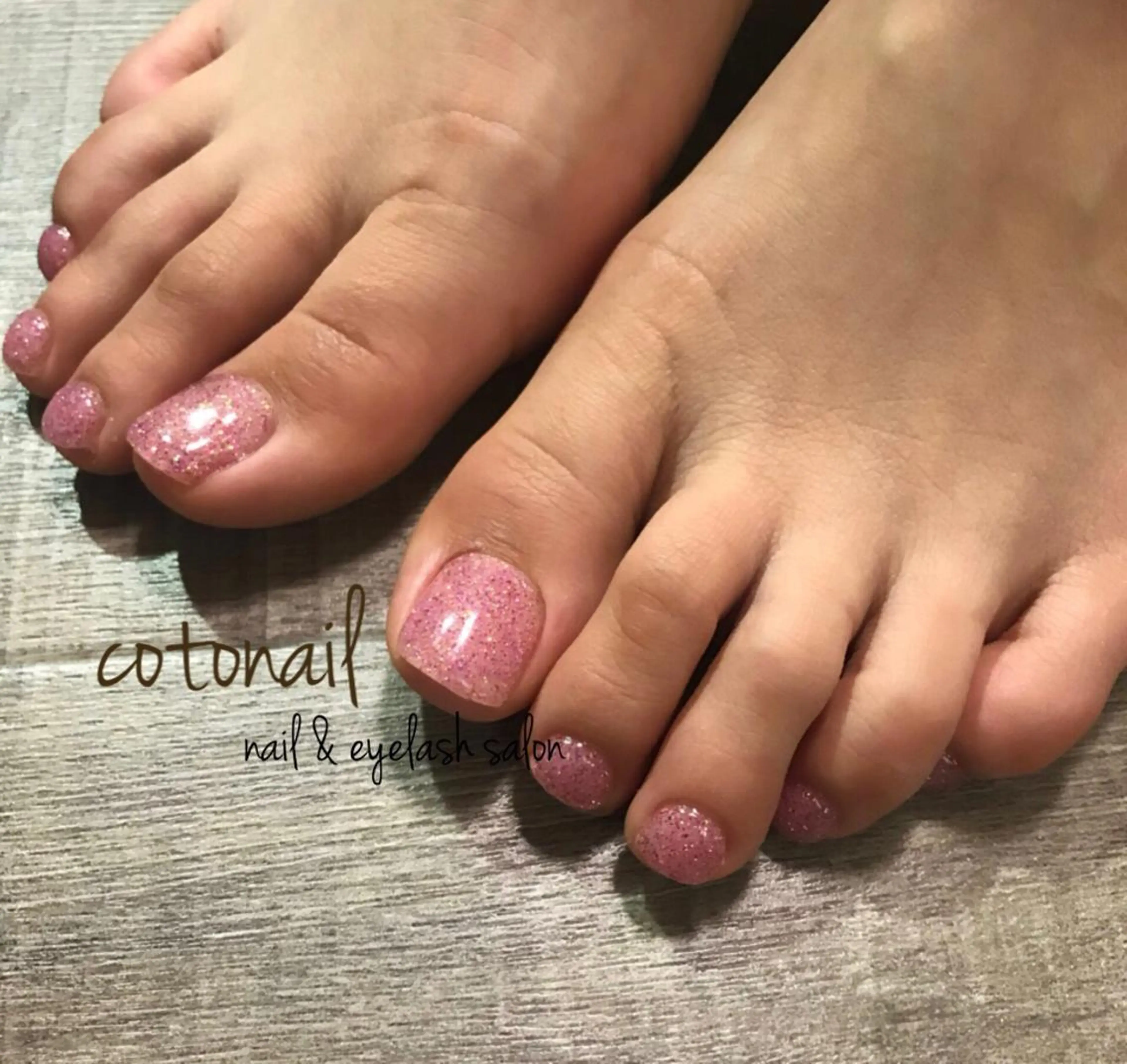 ショート ネイル ワンカラーネイル フットネイル ツメトマツゲ .のネイルデザイン