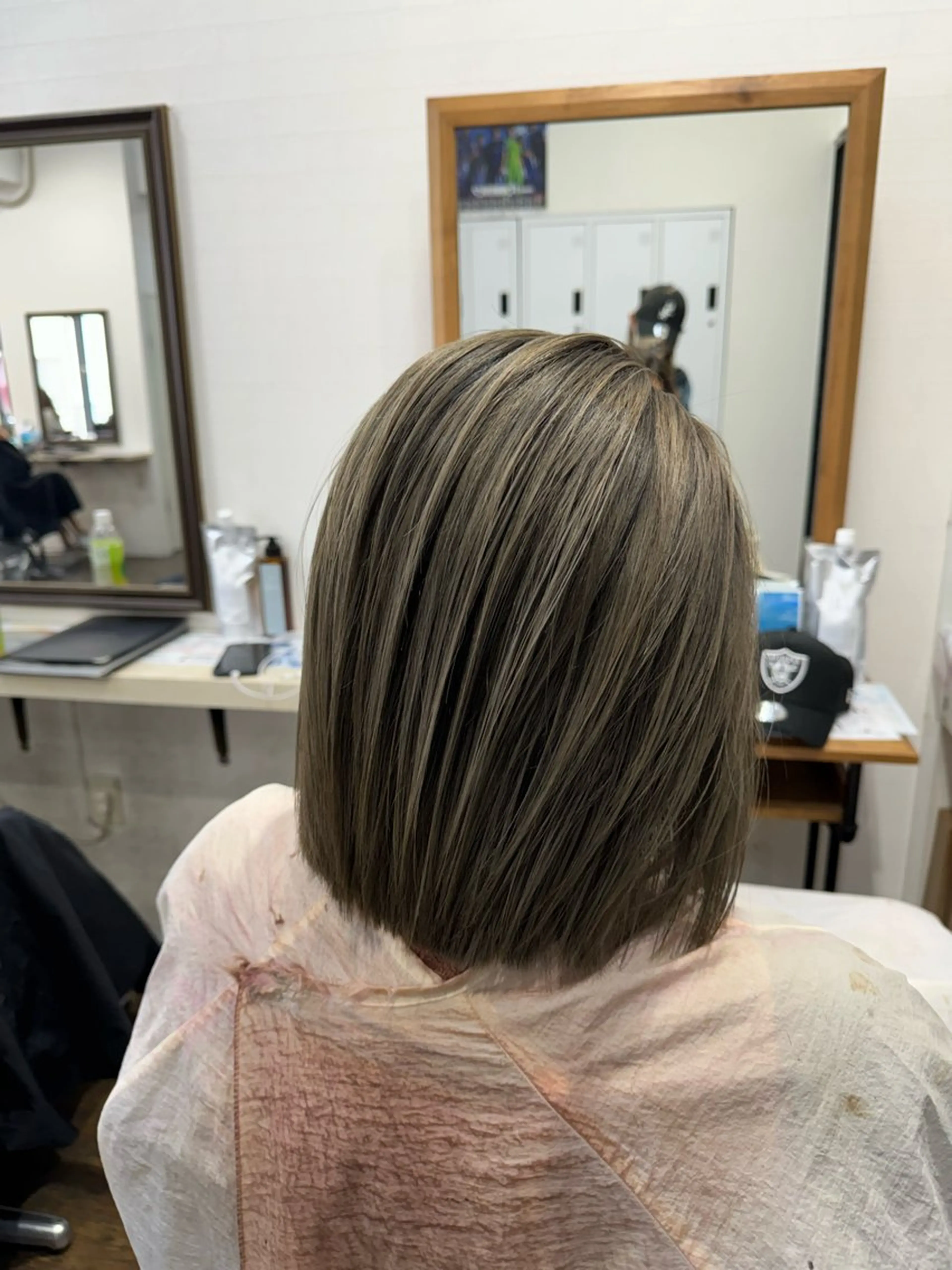 ミディアム 横浜🦋ハイトーン 🫐シャドウルーツのヘアスタイル