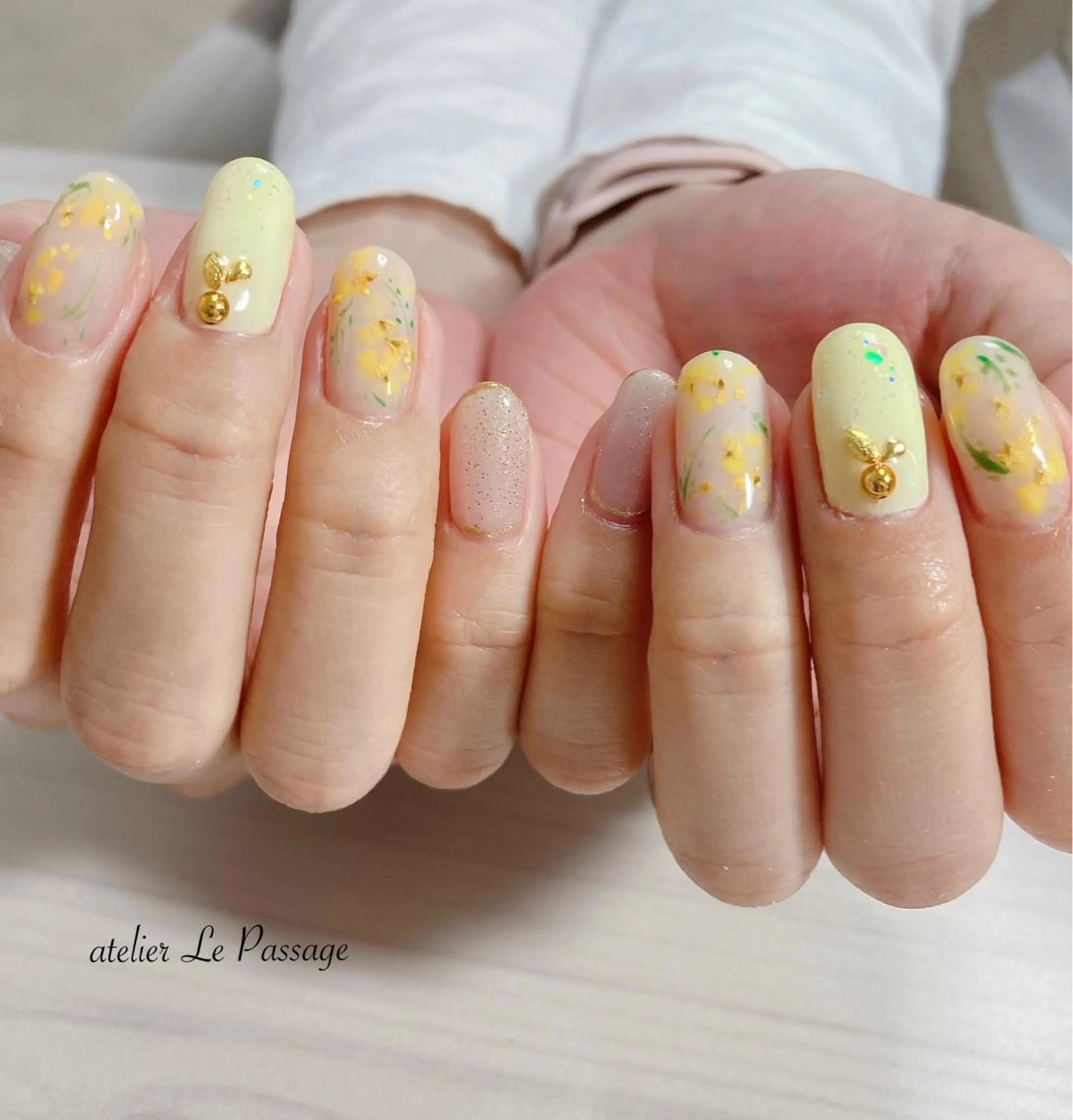 ネイル ジェルネイル ラメ(グリッター) オフィスネイル パラジェル パステルネイル Atelier Le Passage所属・h nakatsukaのネイルデザイン
