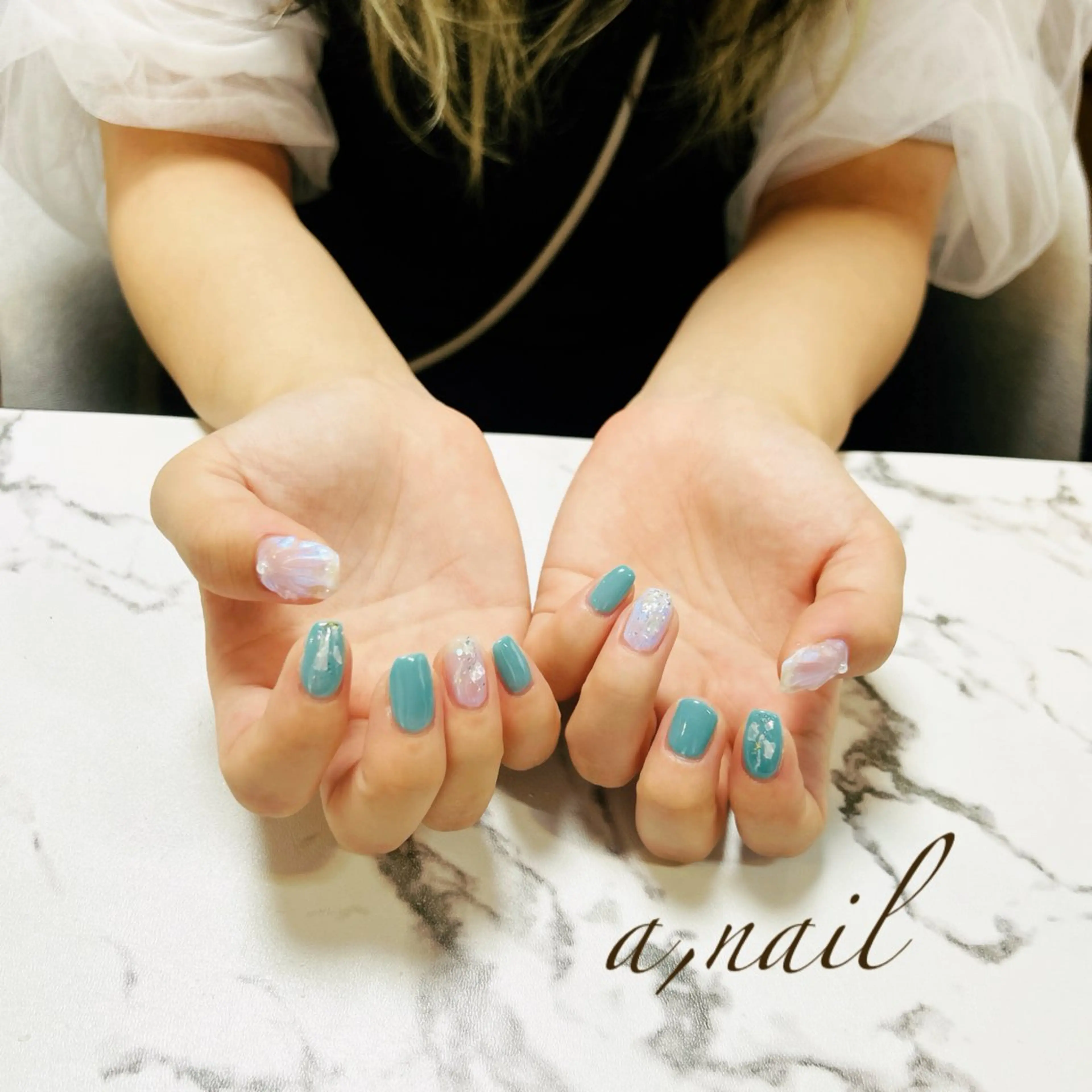 ネイル オーロラネイル キラキラネイル ぷっくりネイル シンプルネイル 夏ネイル ハンドネイル ネイルサロン エーネイルのネイルデザイン