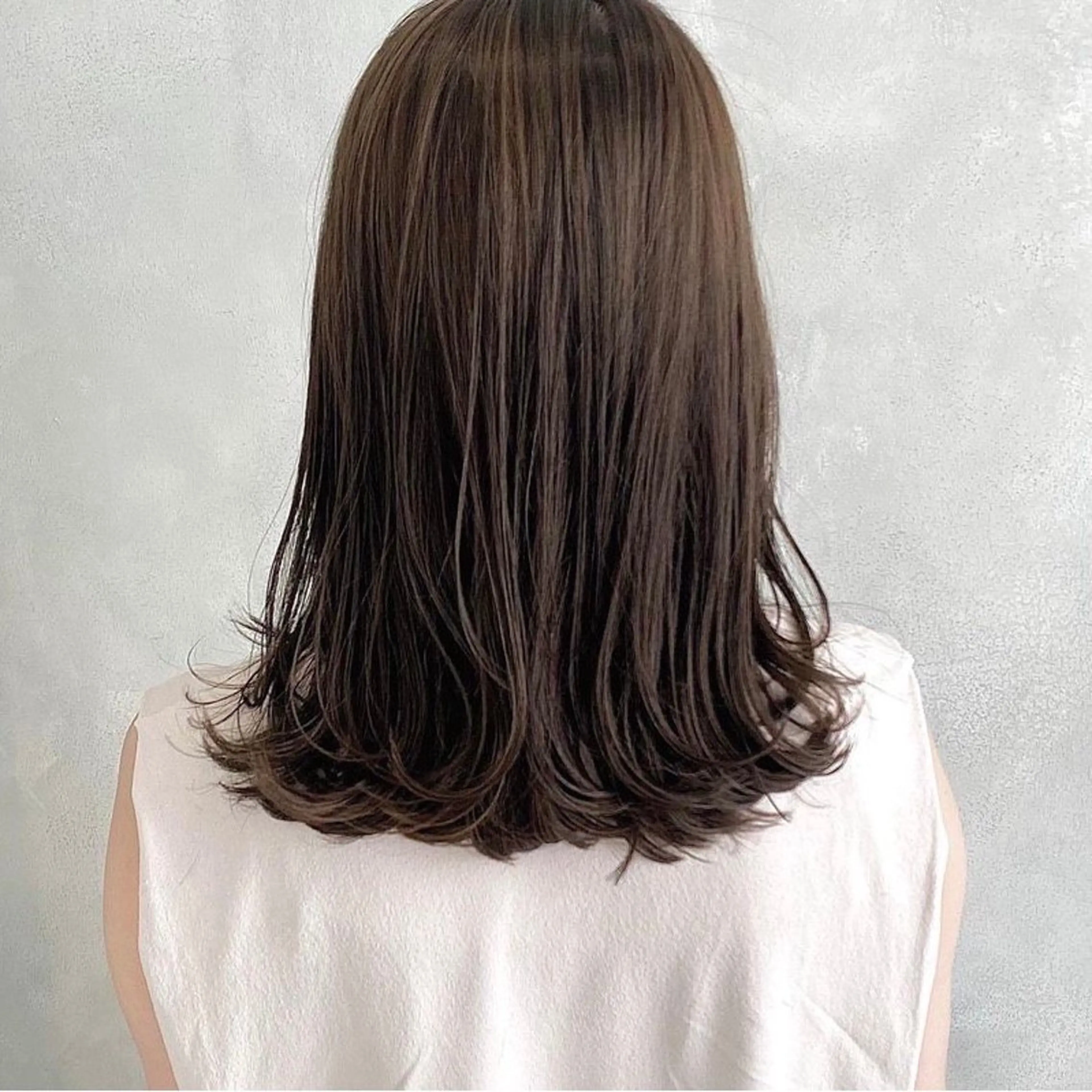 セミロング 大島桃花 / 表参道 透明感カラーのヘアスタイル