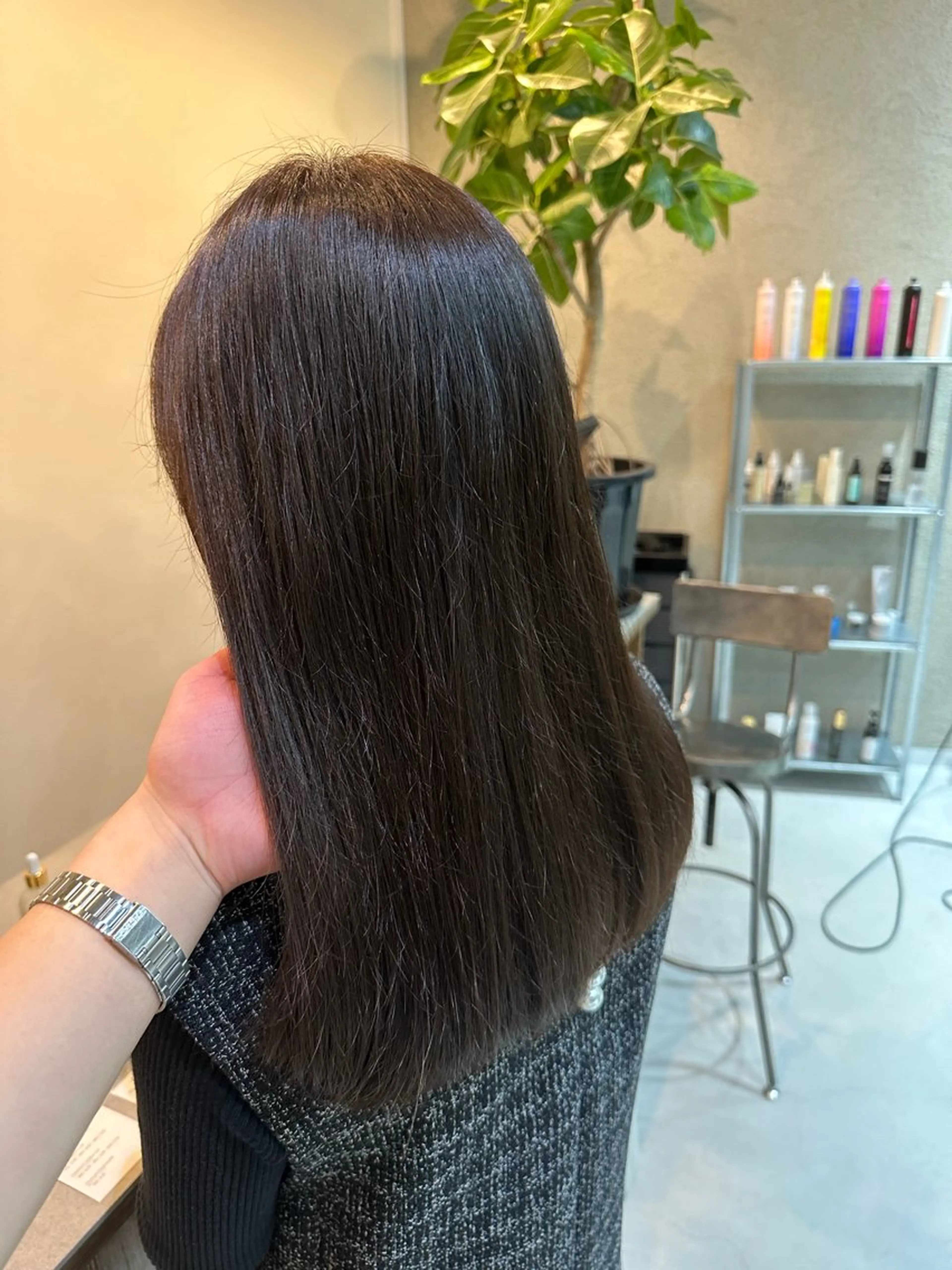 セミロング カラー Shiro RENのヘアスタイル