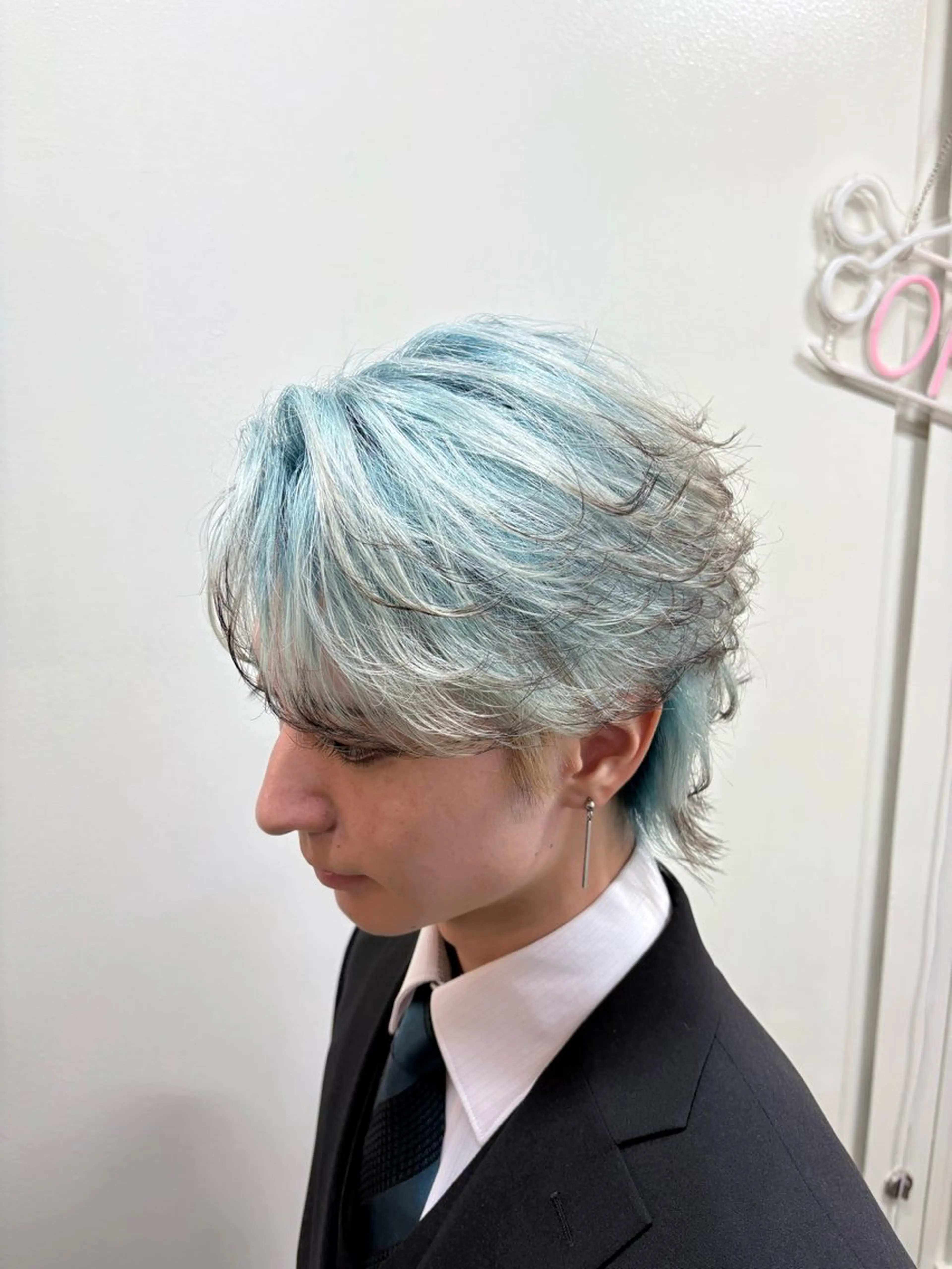ショート カラー メンズ メンズブリーチ ブリーチ デザインカラー ヘアカラー 韓国メンズヘア/ 毛流れヘア　須田龍世のヘアスタイル
