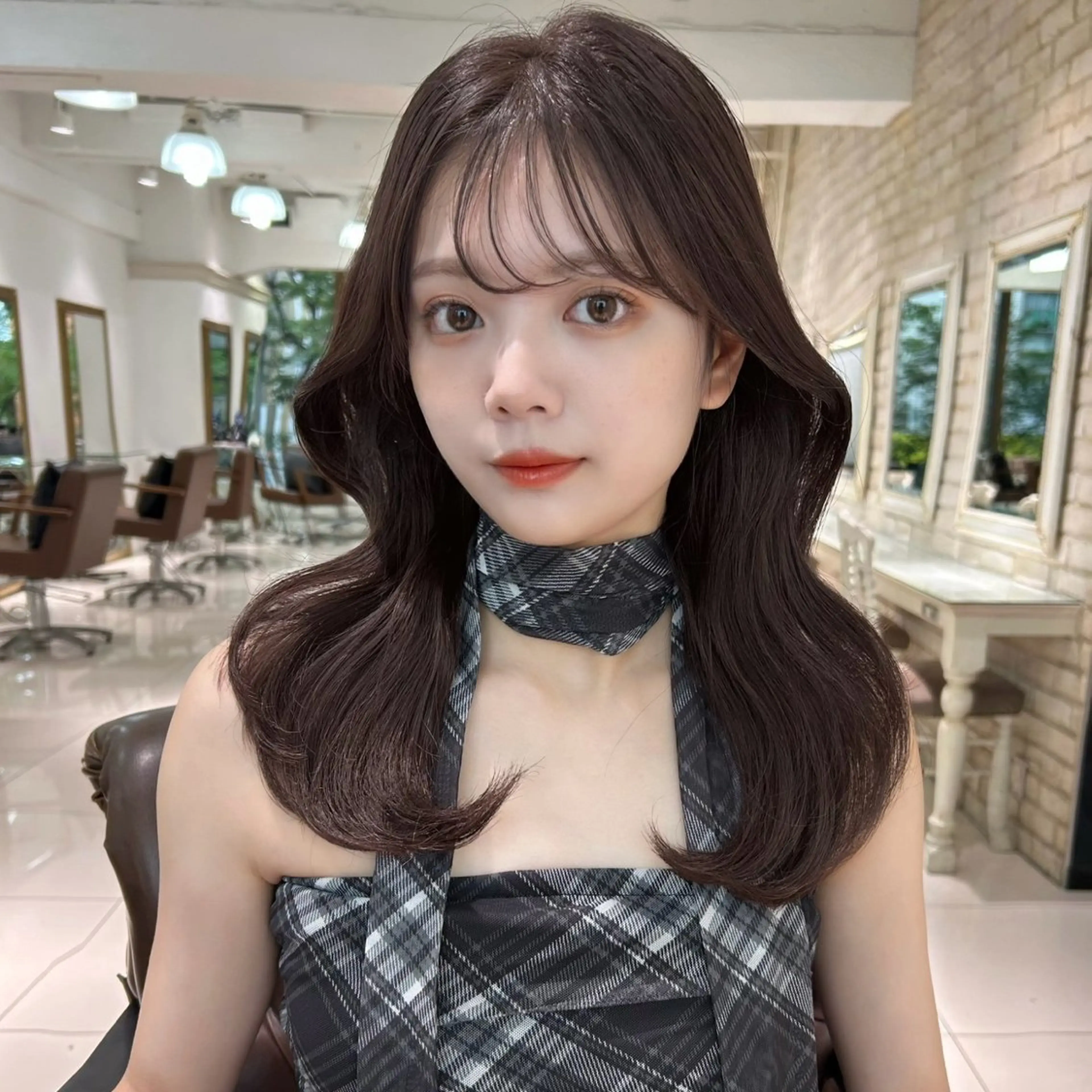 ロング カット ヘアカラー トリートメント 岩戸優奈 束感まつげ ピンク/ベージュのヘアスタイル