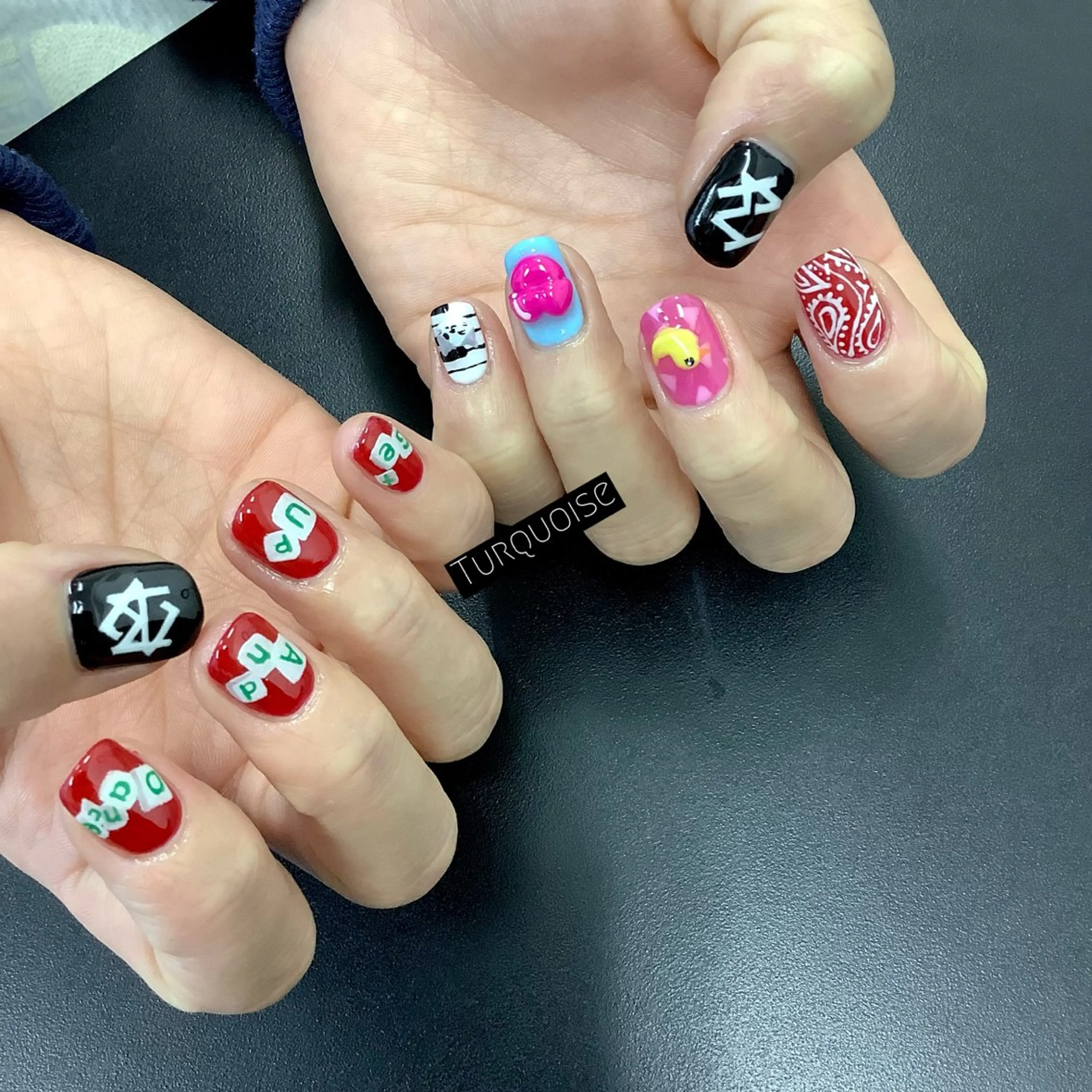 ネイル ハンドネイル 個性派ネイルサロン 💅🏼ターコイズのネイルデザイン