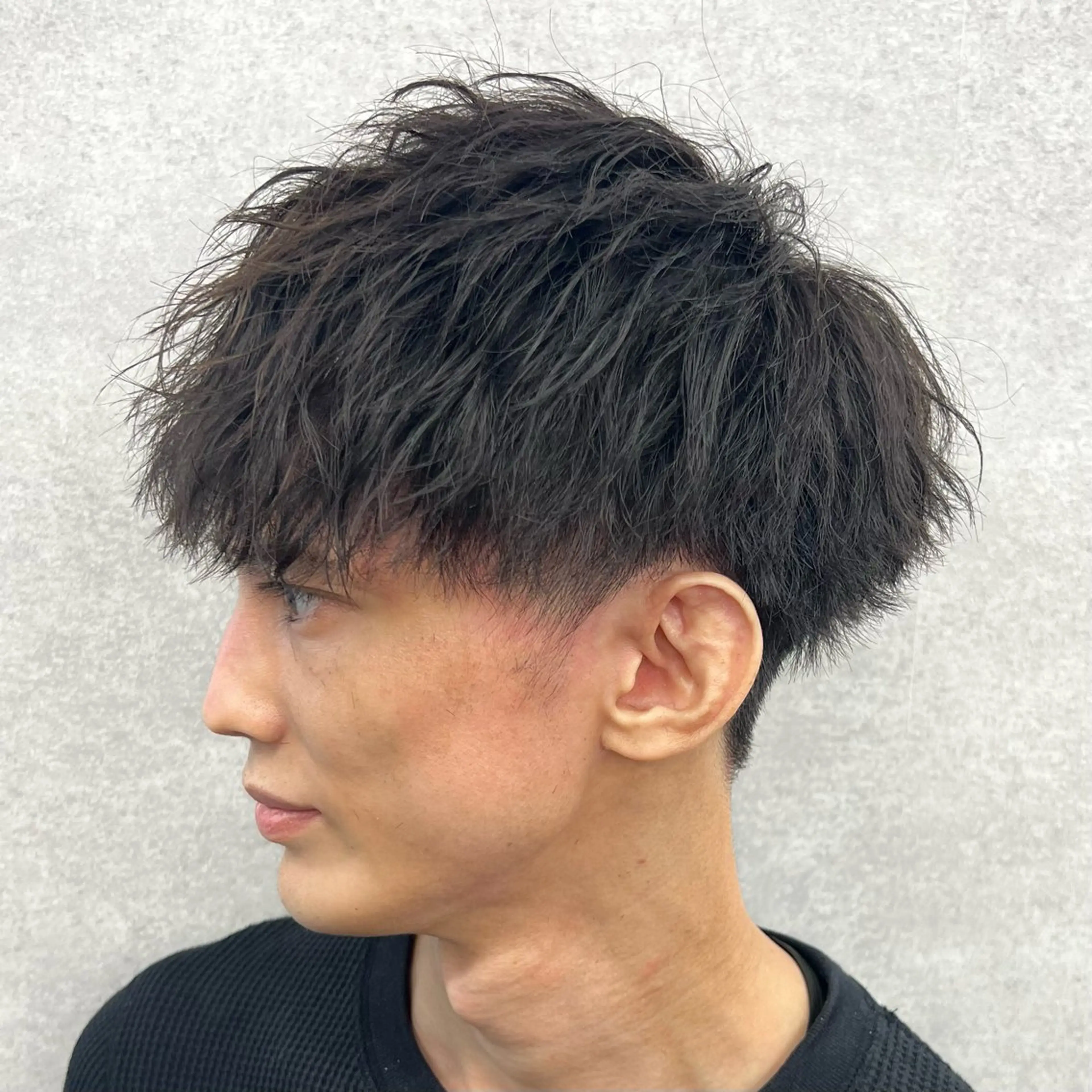 ショート カラー パーマ ヘアアレンジ メンズ センターパート メンズハイライト メンズメッシュ マッシュ メンズパーマ 仕上がり満足度No. 1🔥BLUCK🔥のヘアスタイル