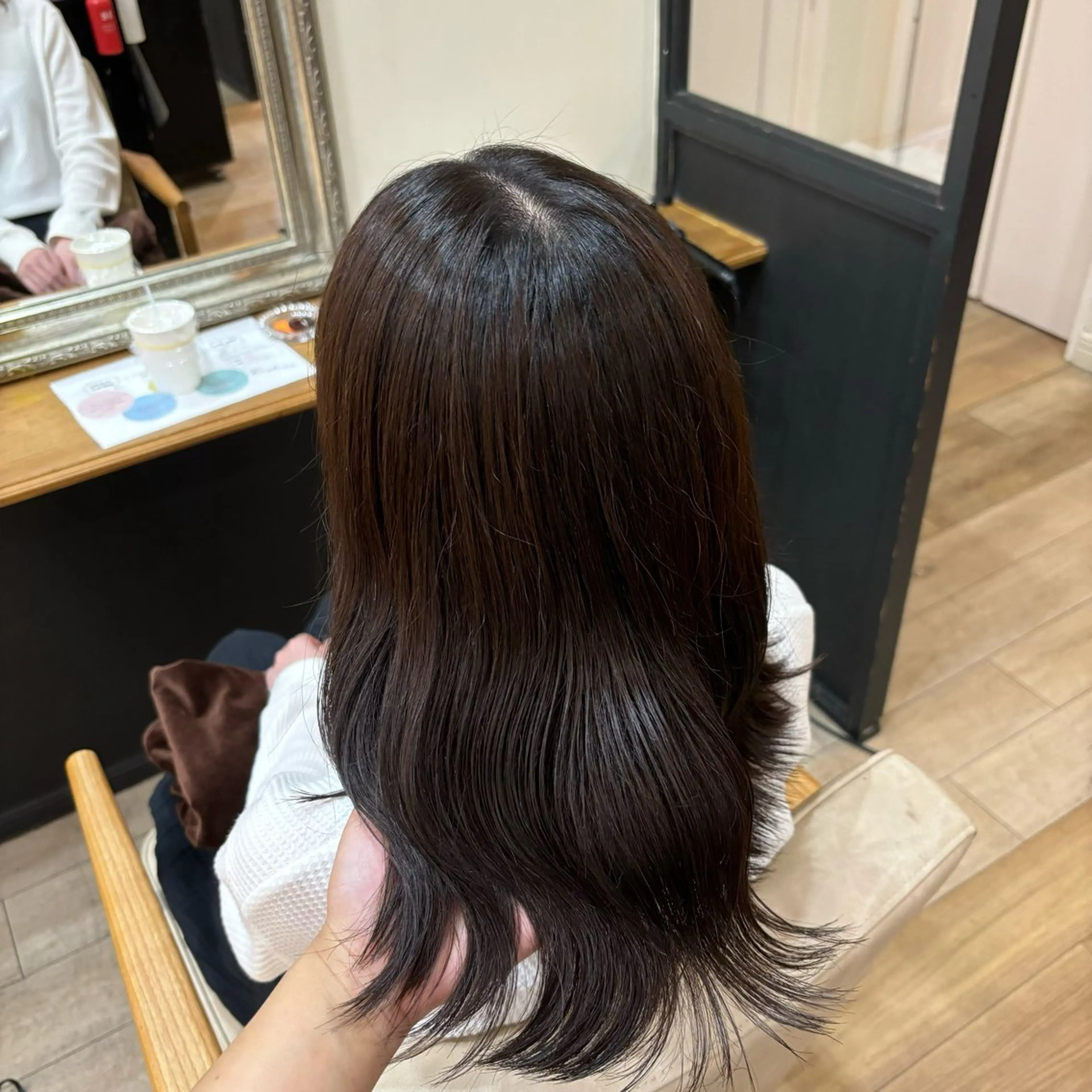 カラー しおり🍬 KOKORO🤍のヘアスタイル