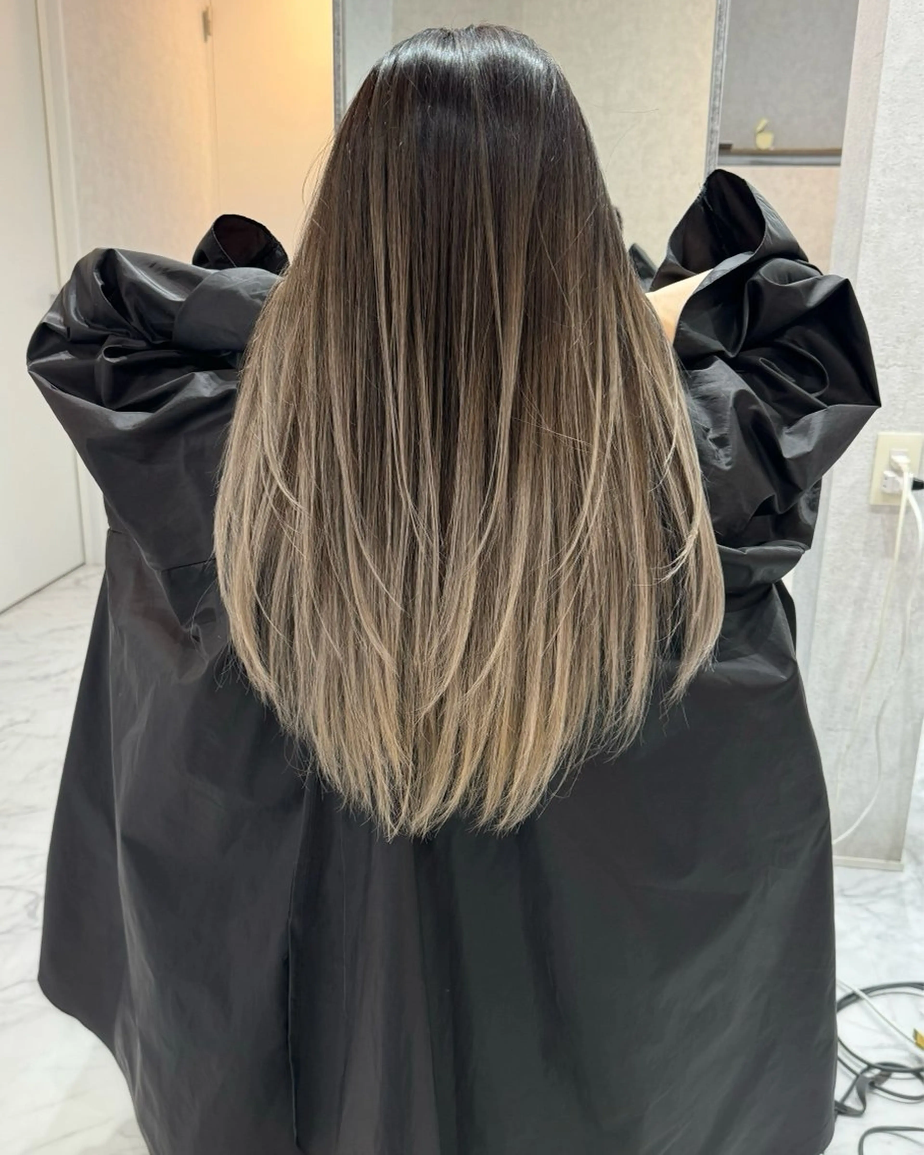 ロング カラー バレイヤージュ ブリーチ ハイライトカラー ハイトーンカラー ハイライト カット ヘアカラー トリートメント アンドウ ユウ/ レイヤーカット/韓国のヘアスタイル