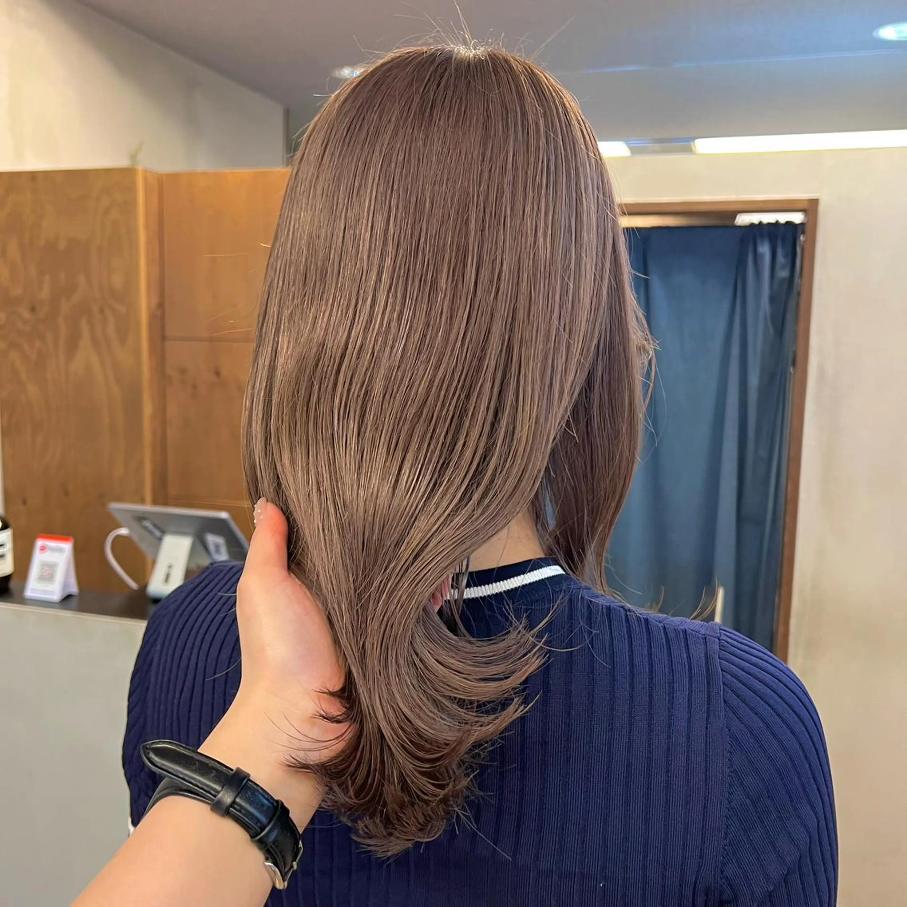 セミロング カラー パーマ ヘアアレンジ メンズ キッズ ネイル マツエク・マツパ アイブロウ カット ヘアカラー 前川 朋香のヘアスタイル