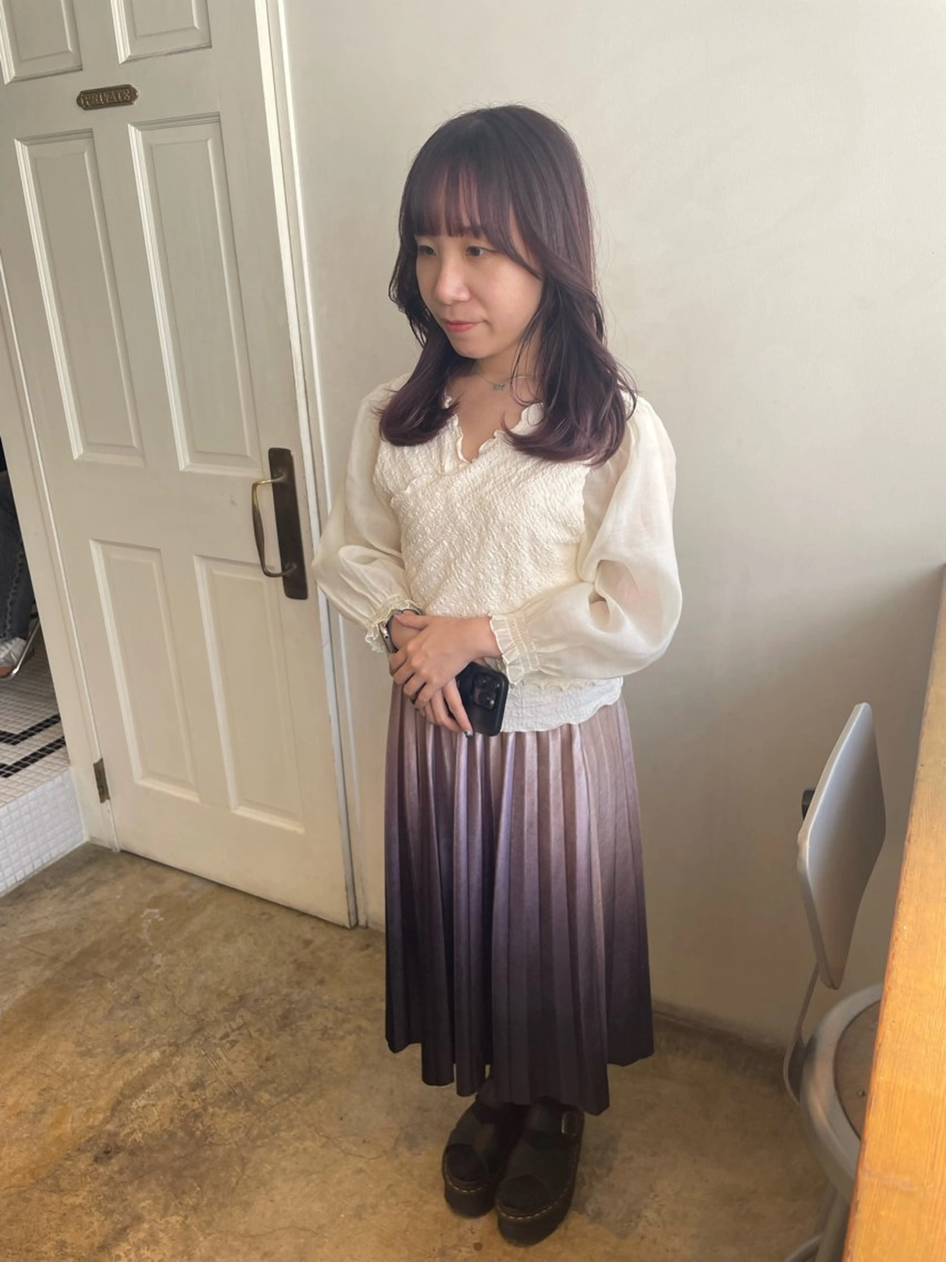 セミロング カラー ブリーチ ラベンダーカラー ラベンダーピンク ピンクカラー MIOベージュカラー 柔らかいカラーのヘアスタイル