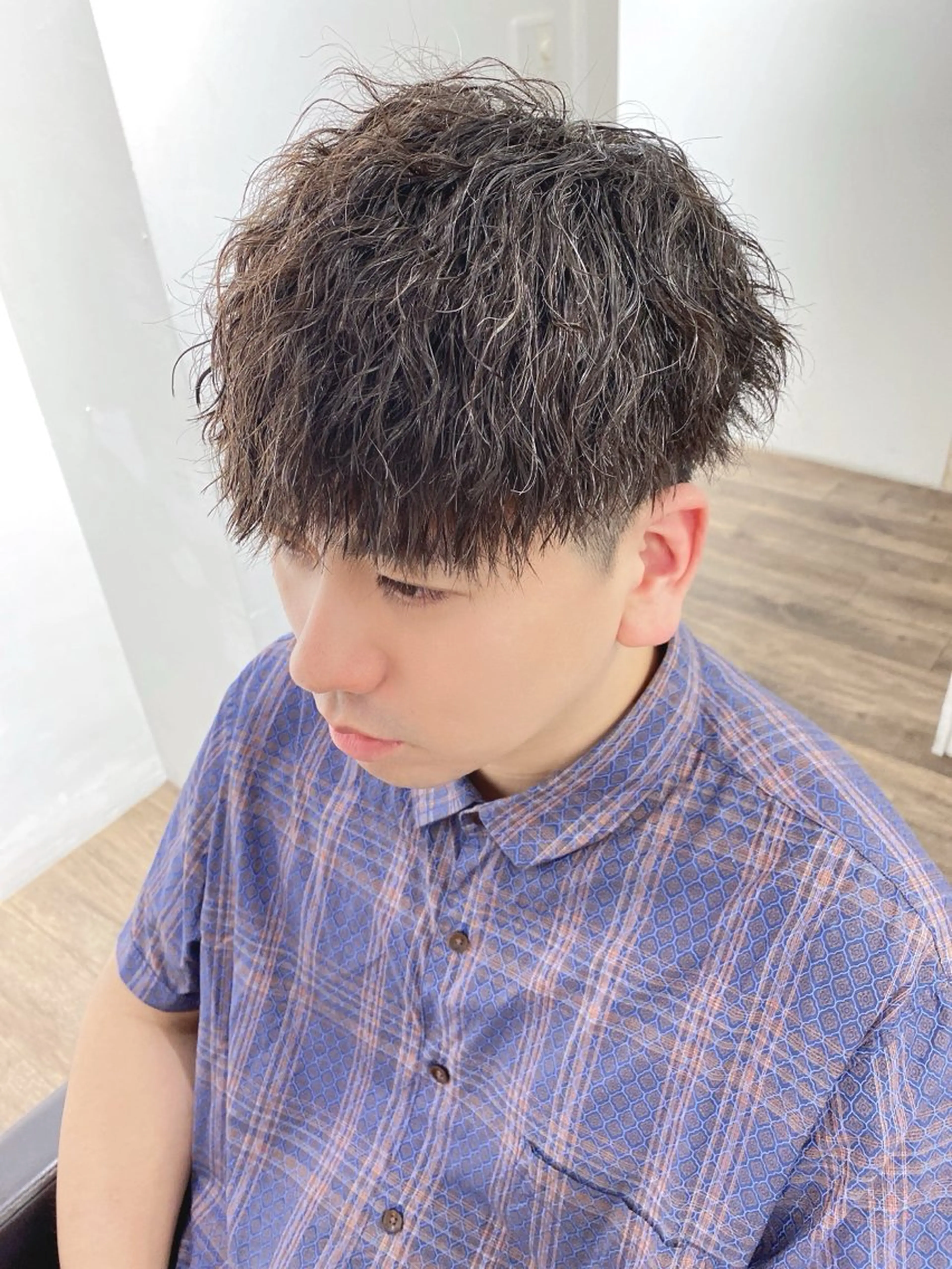 ショート パーマ メンズ カット パーマ ハイライト⭐️上野 高広のヘアスタイル