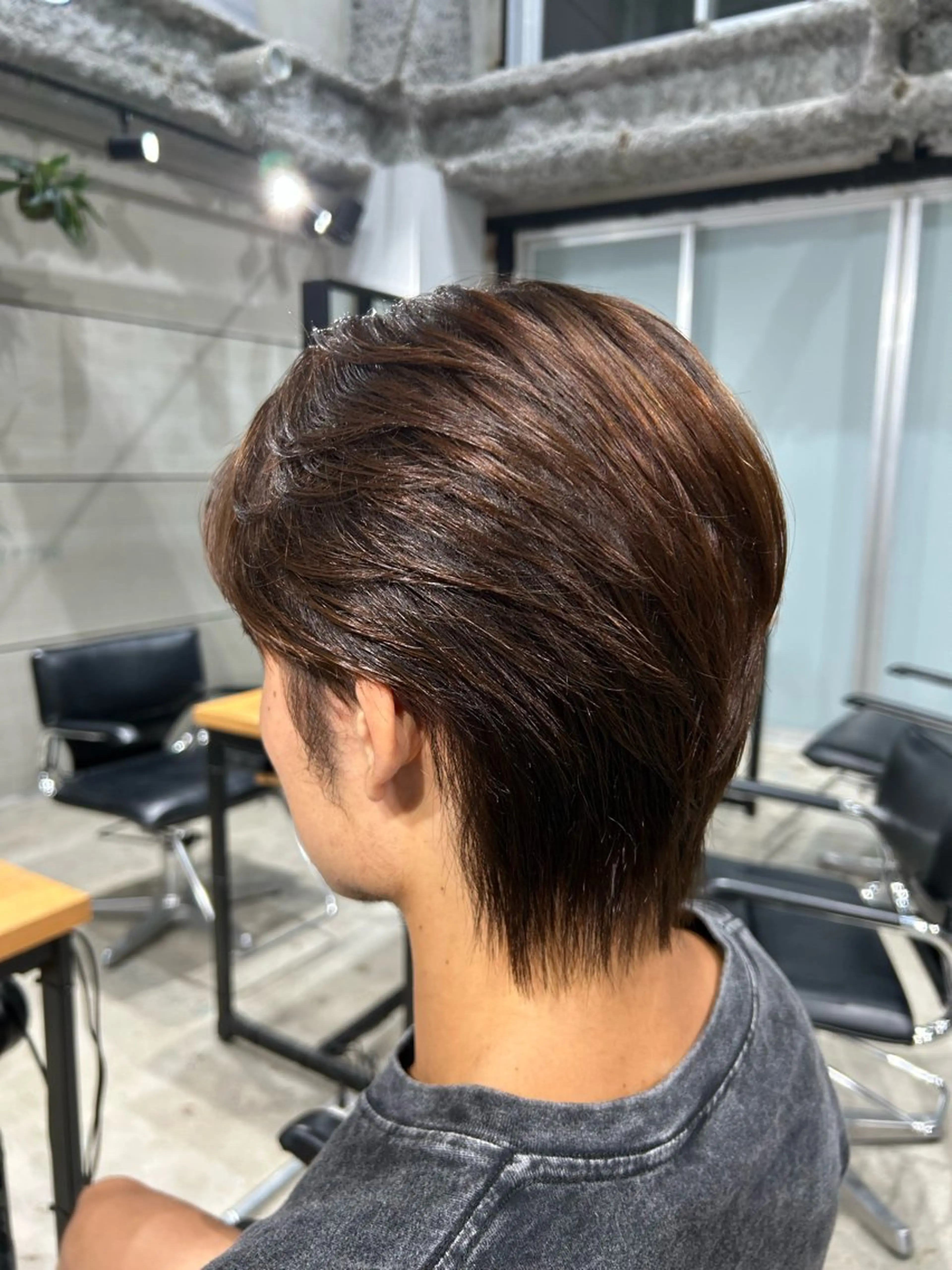 ショート カラー メンズ メンズブリーチ ビジネス ダウンパーマ フェードカット フェザーパーマ ナチュラルカラー リタッチ　あんりのヘアスタイル