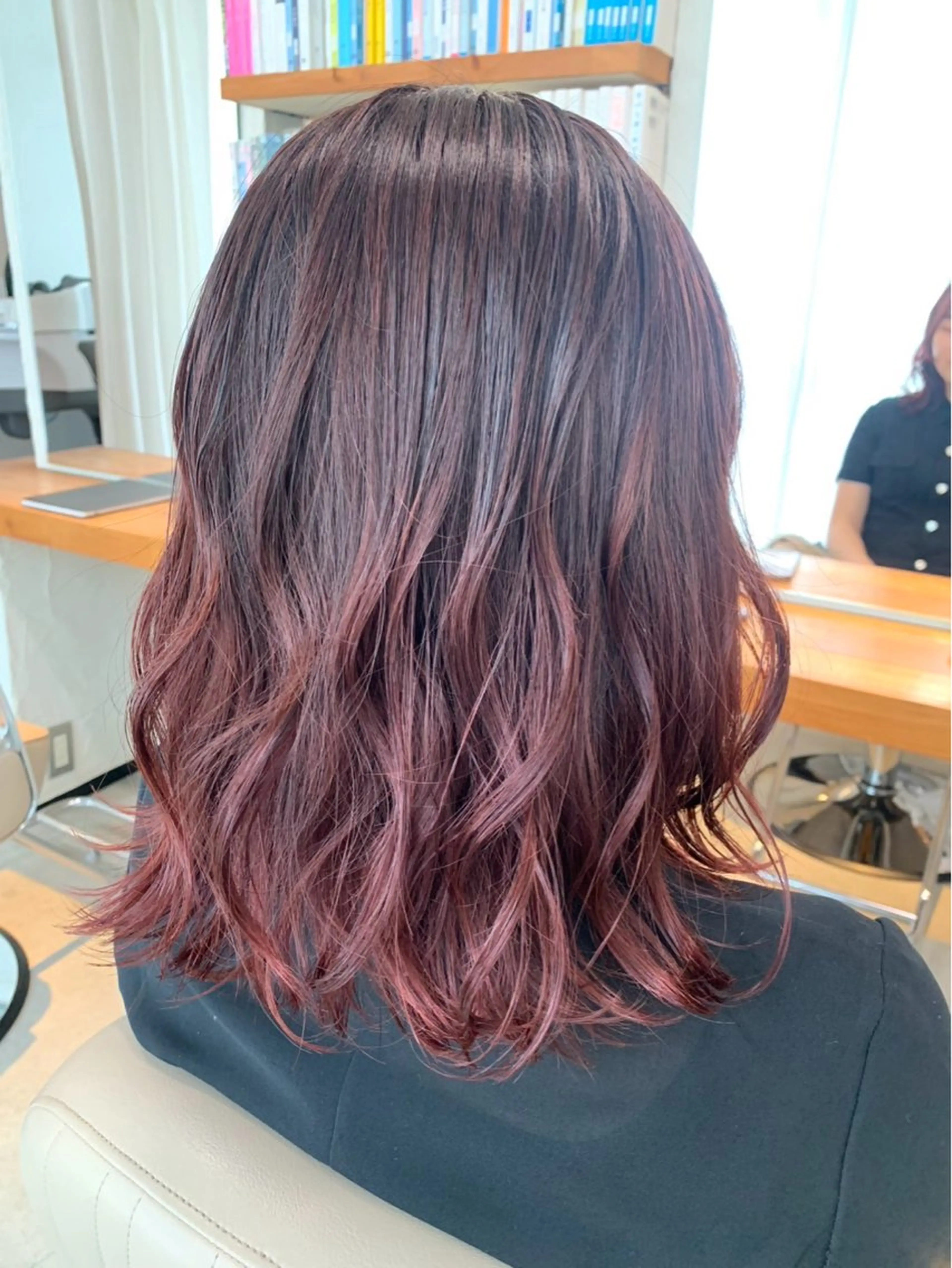 ミディアム カラー グラデーションカラー ピンクカラー レッドカラー ヘアカラー トリートメント rina/似合わせ/ 艶髪カラー/髪質改善のヘアスタイル