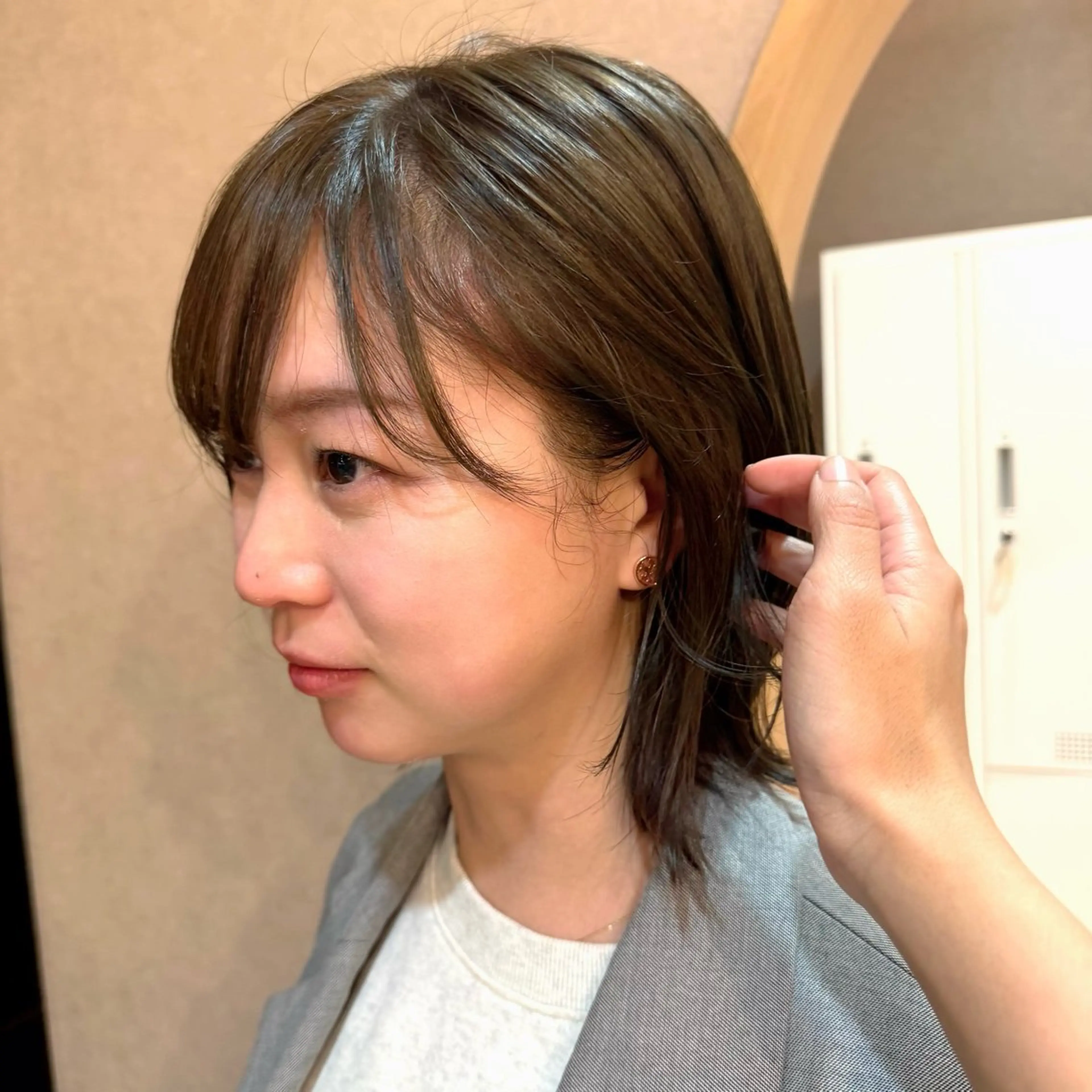 ミディアム カラー グレージュ オリーブグレージュ オリーブグレー カット ヘアカラー トリートメント 透明感カラー/レイ ヤー/Nana🌈のヘアスタイル
