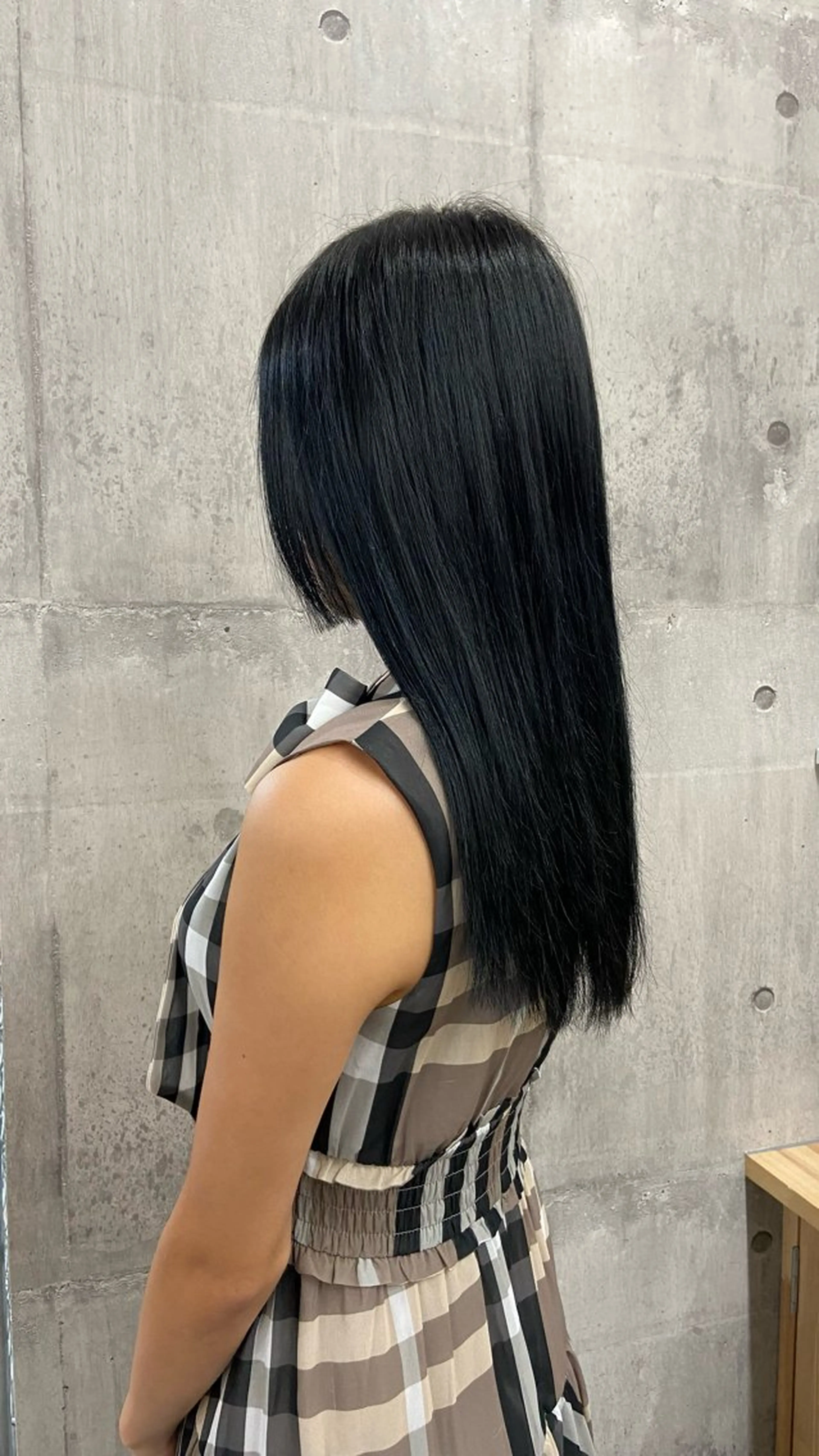 ロング カラー 黒髪 ブルーカラー ブルーブラック カット ヘアカラー トリートメント Sunny side 大名 RIOのヘアスタイル