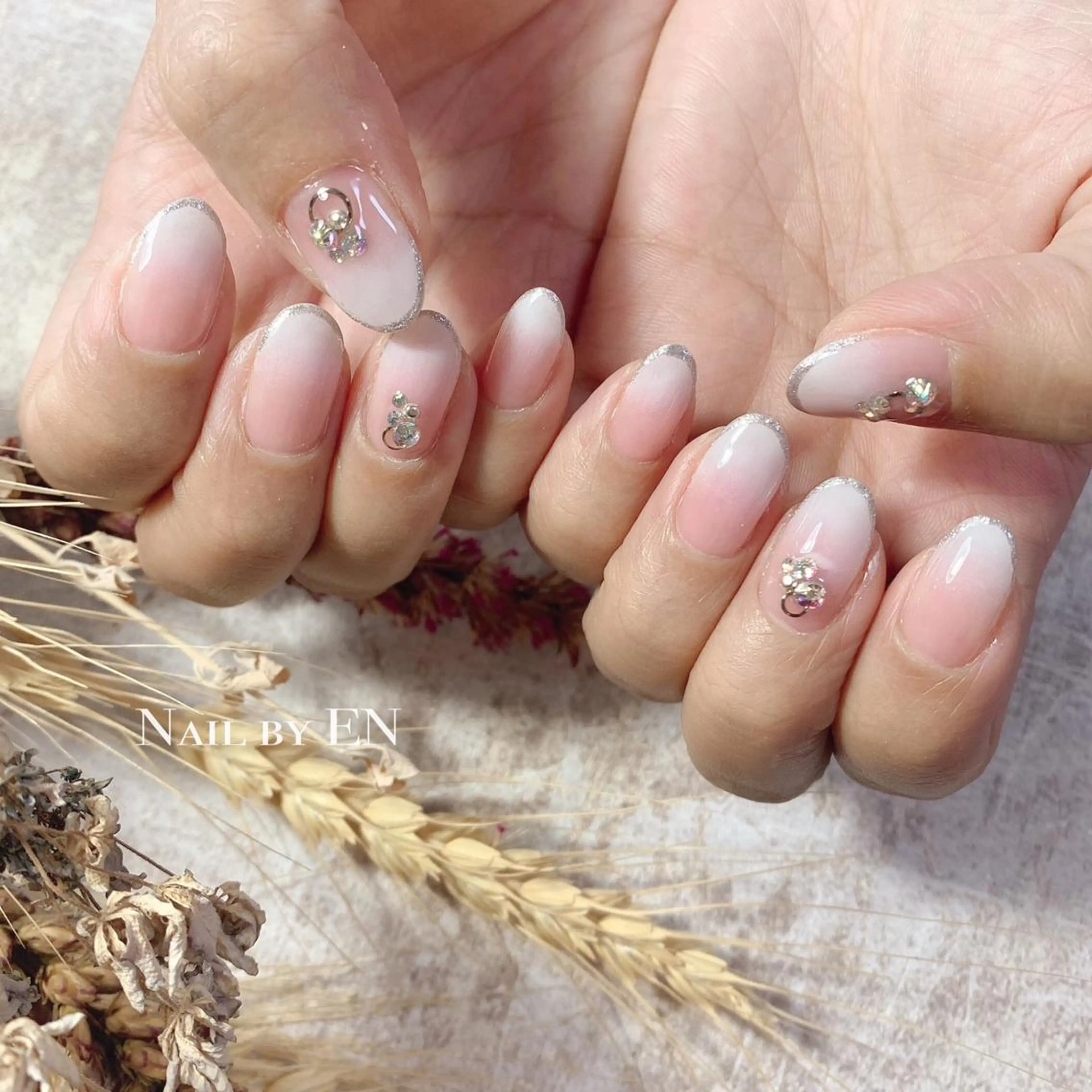 ネイル フレンチネイル ラメ(グリッター) シルバー Nail by EN*Namiのネイルデザイン