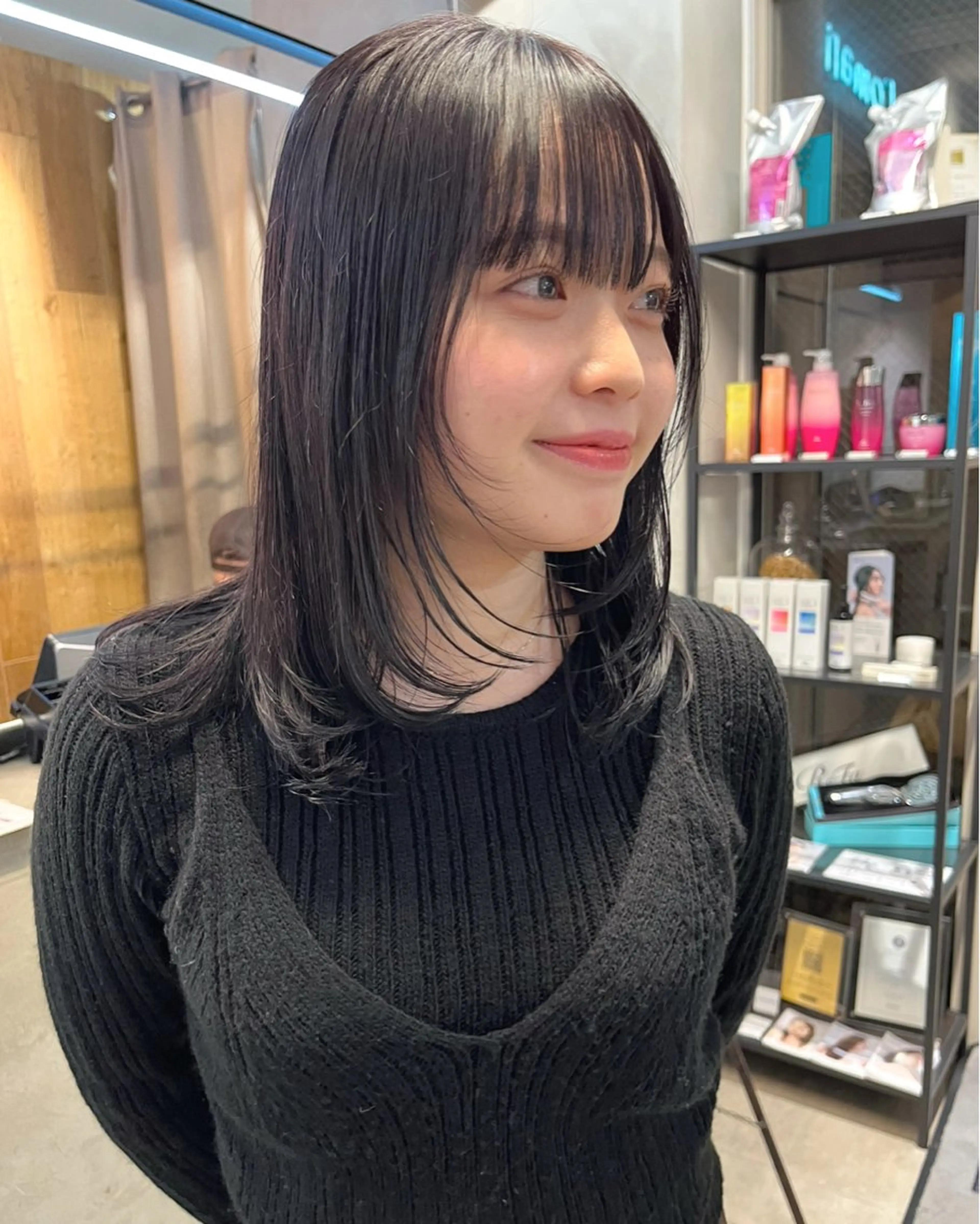 ミディアム カラー 透明感カラー レイヤーカット ヘアカラー トリートメント 赤み消しカラー/ ナチュラル/トモキのヘアスタイル