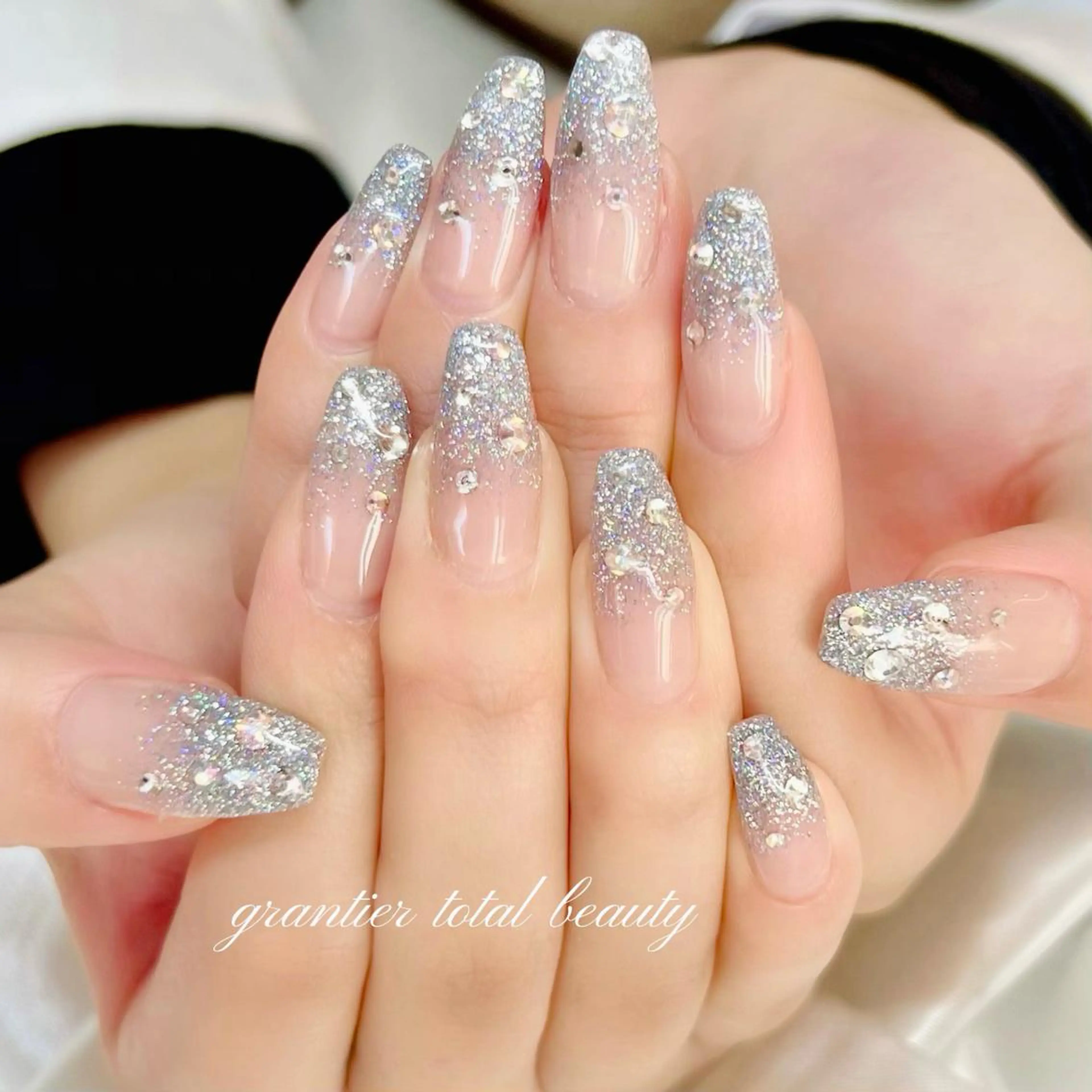 ネイル フラッシュネイル ラメ(グリッター) ラメグラデーション ストーンネイル ハンドネイル フットネイル grantier beautyのネイルデザイン